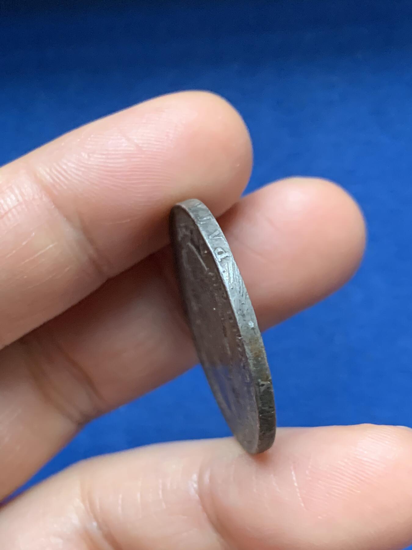 《竞宝斋》第467场 周日，周一 2场连拍 （全场包邮）欢迎送拍 少见品种 西班牙伊莎贝拉二世1埃斯库多银币，重12.7克，成色900银，高点保存不错，十分少见的品种，细节见图。