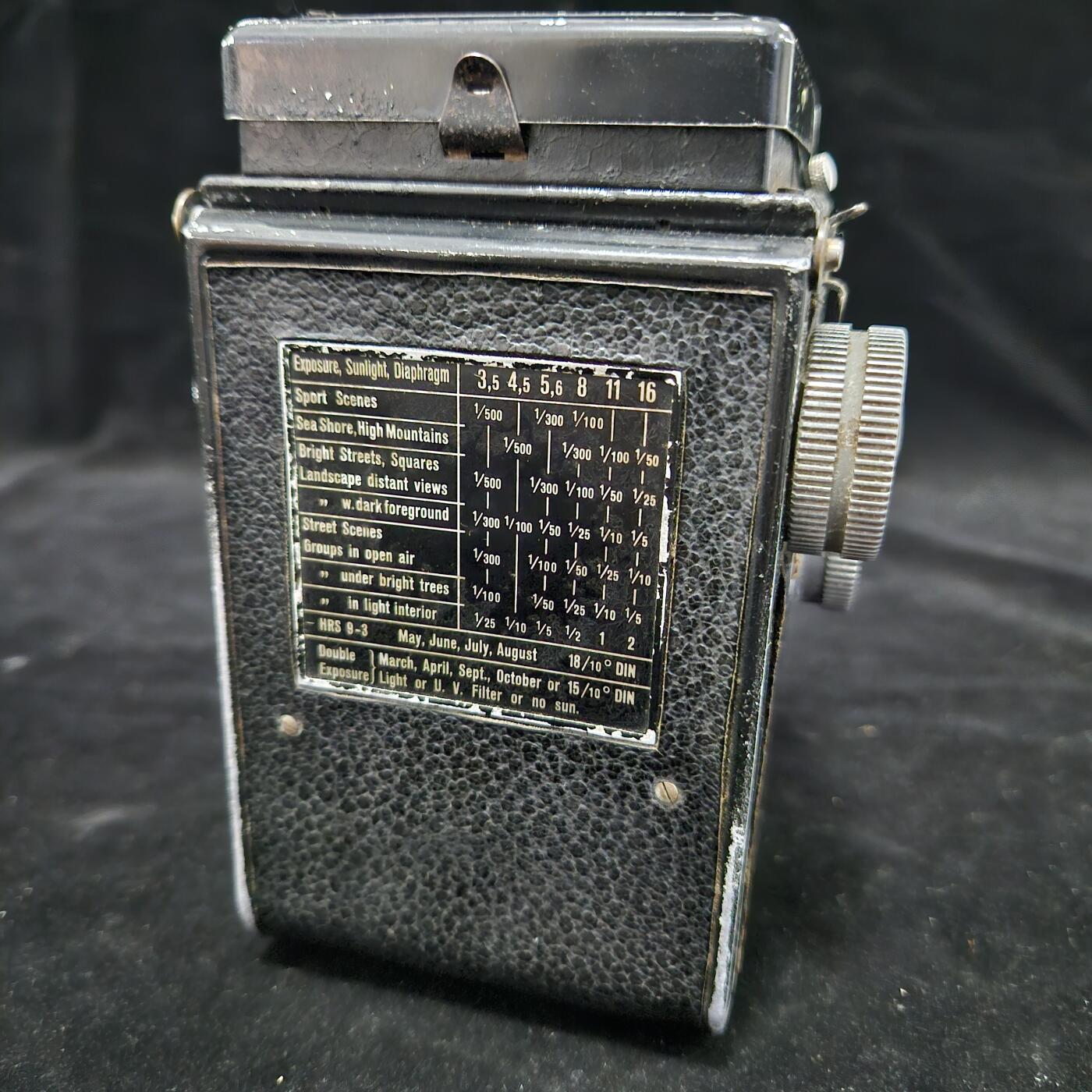 0元起拍勋章 第336期 咸鱼国勋章拍卖专场 3月4日（周三）下午6：00开始 罕见战前德国出口国民政府的Rolleicord Il型1936-1937年生产正值抗日战争产量只有30542台，此版本为出口中国的版本，出口中国数量不足10,000台，光学方面看着正常，其他方面没有胶片也不懂使用方法无法测试