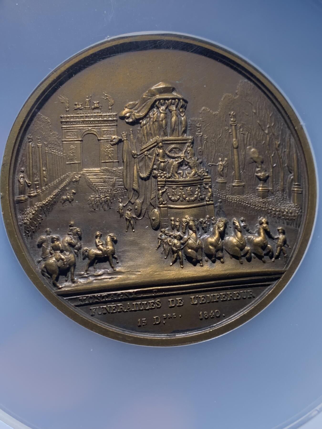 《竞宝斋》第467场 周日，周一 2场连拍 （全场包邮）欢迎送拍 NGC MS62BN 法国1840年拿破仑遗骸从圣赫勒拿岛迁回巴黎荣军院安葬纪念铜章 后铸版 加大加厚盒