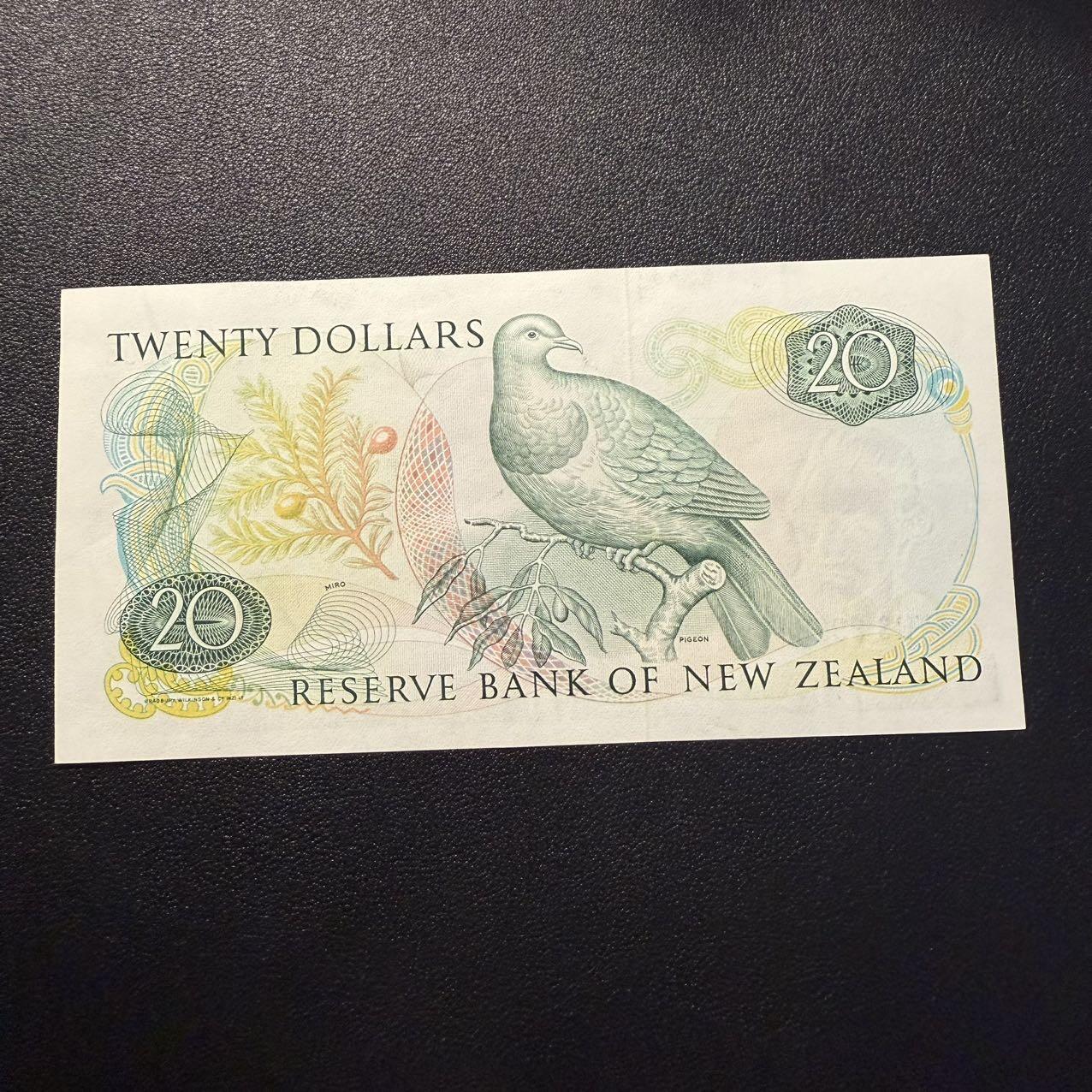 第15期 库存 新西兰 1985年20 全新unc- 背面有一处小黄点