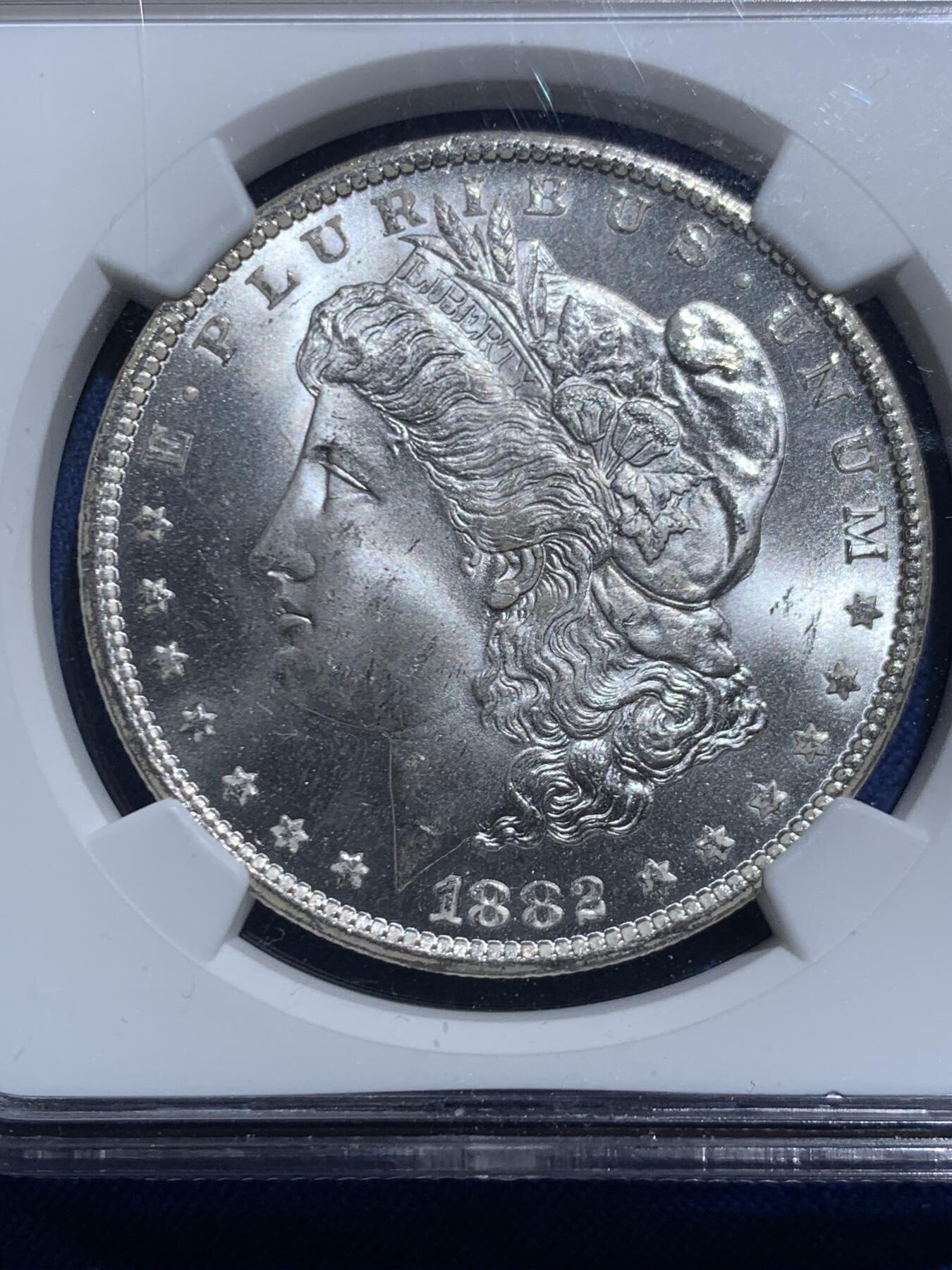 《竞宝斋》第467场 周日，周一 2场连拍 （全场包邮）欢迎送拍 NGC MS66 美国 1882 CC 摩根 稀有卡森厂 麦稀奇所见最高分 转光犀利 打制极美 银霜感十足 不可错过的极佳收藏品 一枚毕业