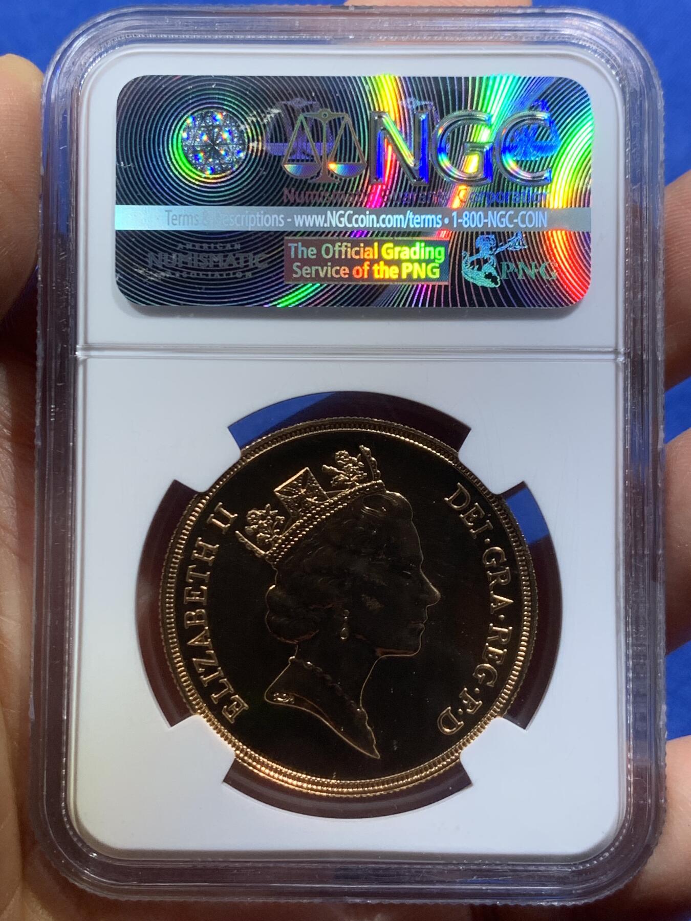 《竞宝斋》第467场 周日，周一 2场连拍 （全场包邮）欢迎送拍 冠军分 NGC MS70PL 英国1986年伊丽莎白二世-马剑5索维林（5英镑）金币 39.94克 9167金 铸造量7723枚 ebuy69分标价7800美元 状态一流