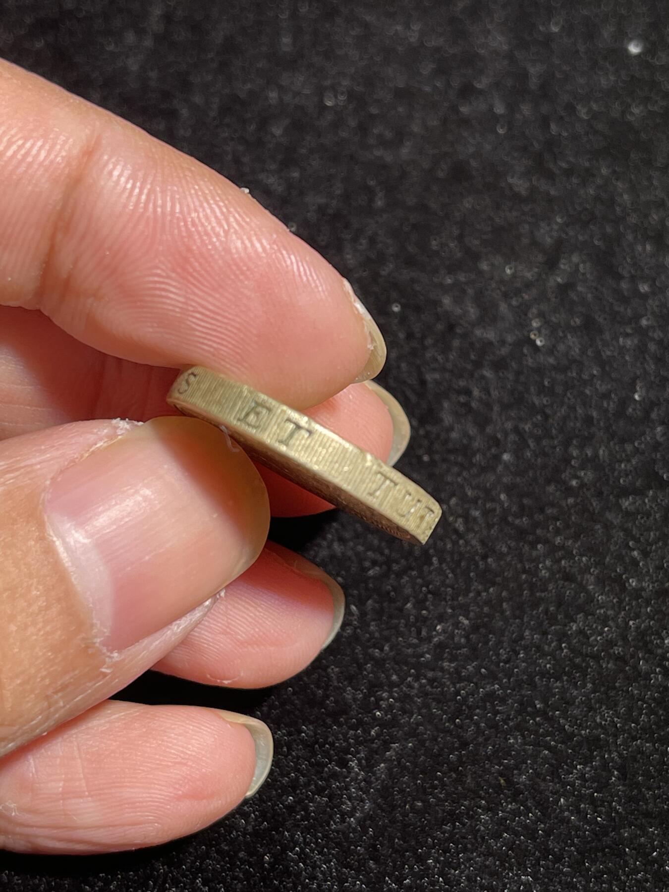 1983年 1英镑 硬币后的贵族朋友