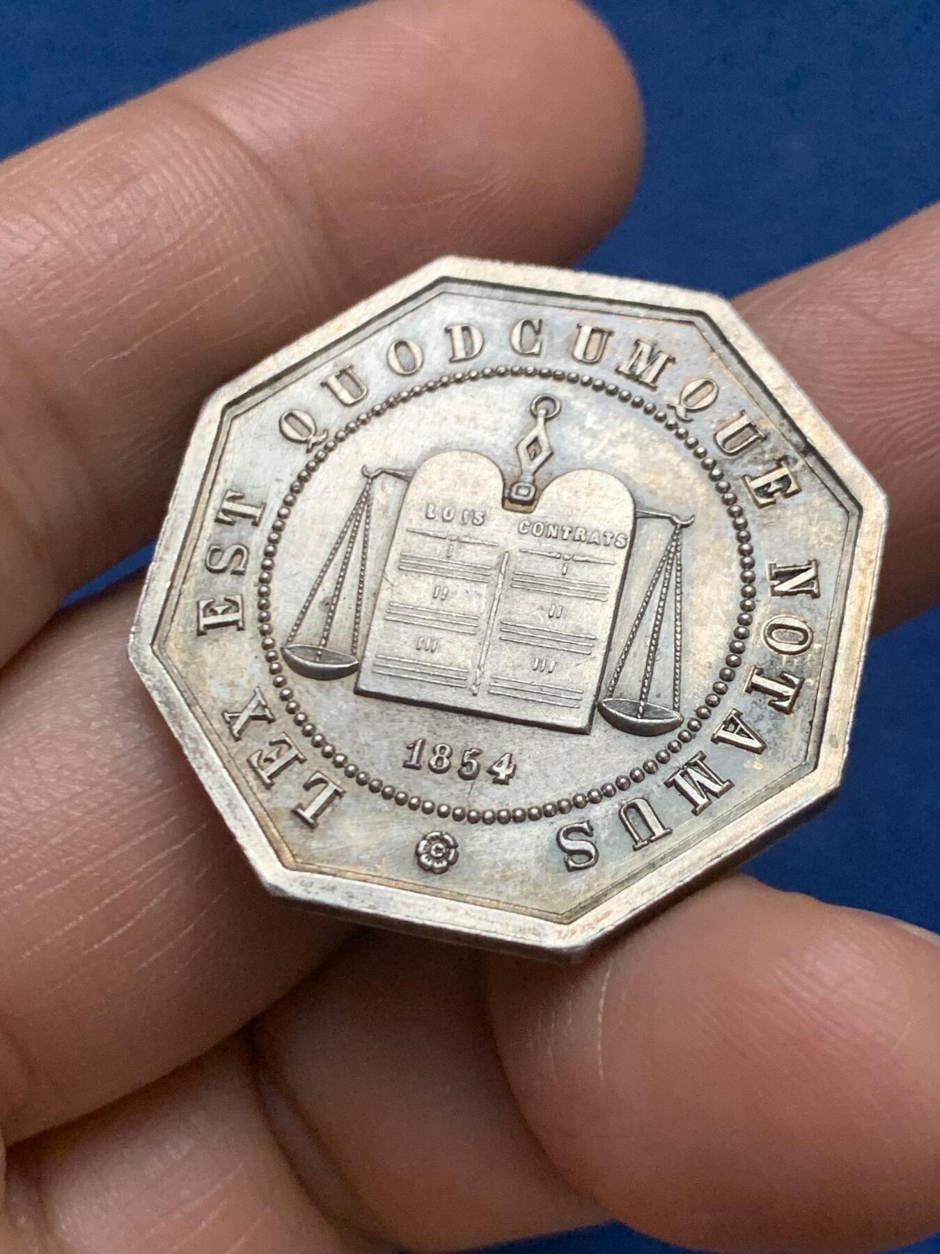 《竞宝斋》第467场 周日，周一 2场连拍 （全场包邮）欢迎送拍 法国亚眠公证人八角银质代币，15.38g，31.6mm，蜜蜂边铭