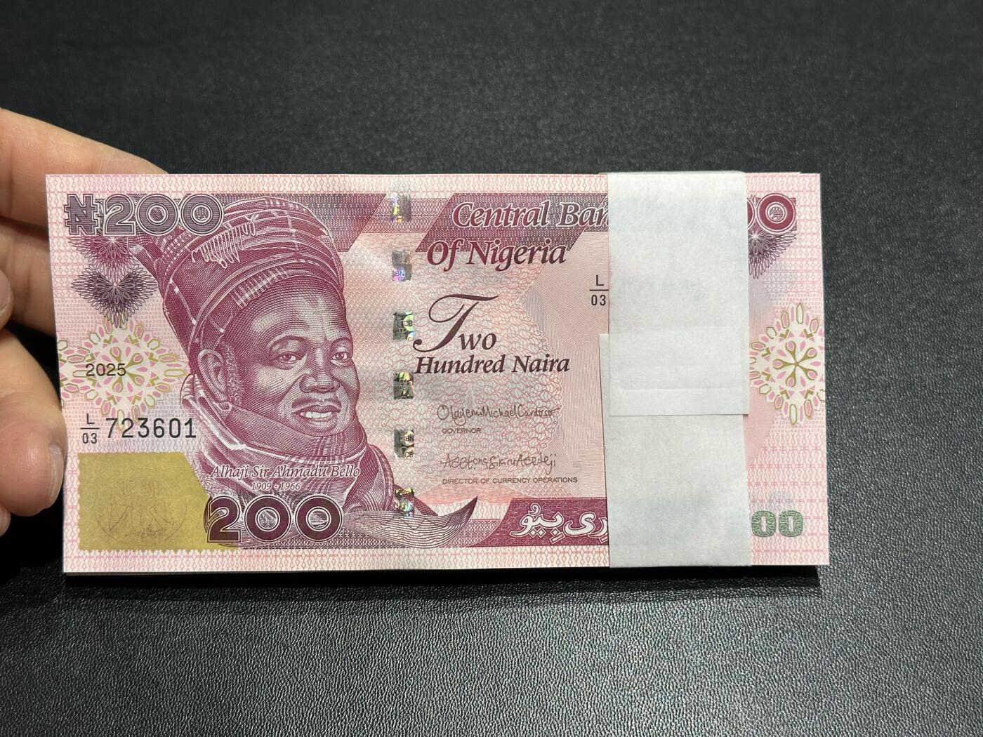 《外钞收藏家》第六百一十四期（精选场）（长期征集拍品、欢迎藏友们联系合作） 2025年尼日利亚200奈拉 标准100连号 全新 尾601-700