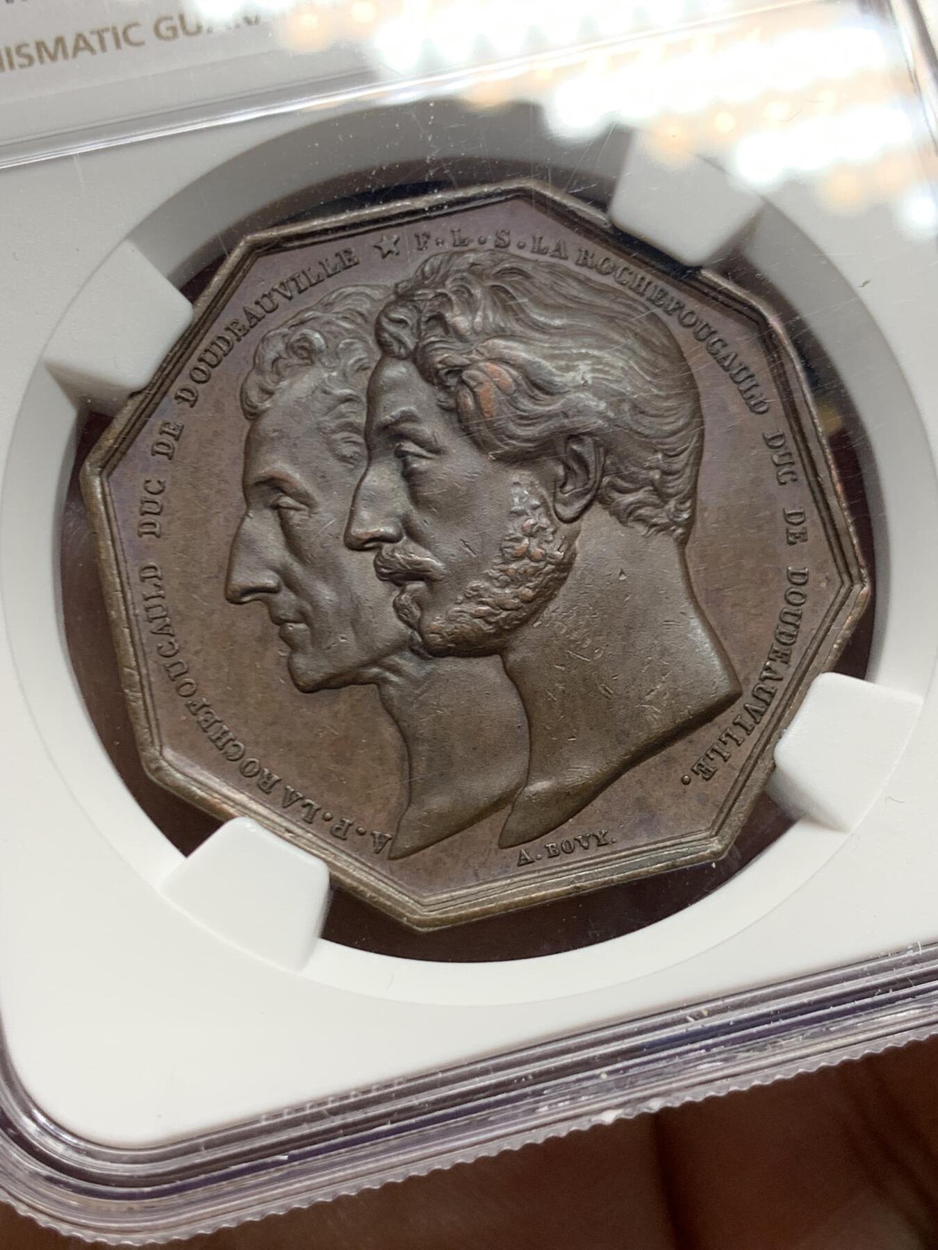 《竞宝斋》第467场 周日，周一 2场连拍 （全场包邮）欢迎送拍 NGC MS62BN 法国1842年杜多维尔保险奖章 八角型铜章 少见品 早期油灯边铭