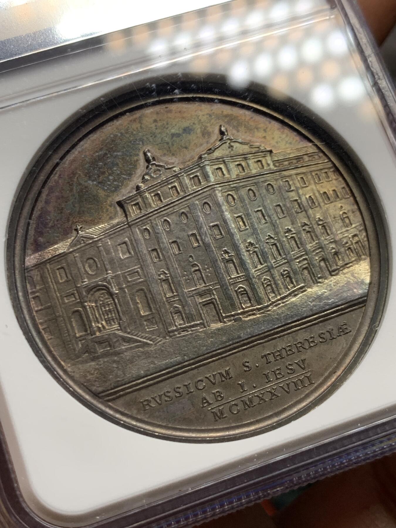 《竞宝斋》第467场 周日，周一 2场连拍 （全场包邮）欢迎送拍 NGC MS62 梵蒂冈1928年保罗十一世教皇耶稣城城市景观大银章，双面深彩包浆，高浮雕立体感强，建筑刻画细节精致，值得珍藏，加厚盒。