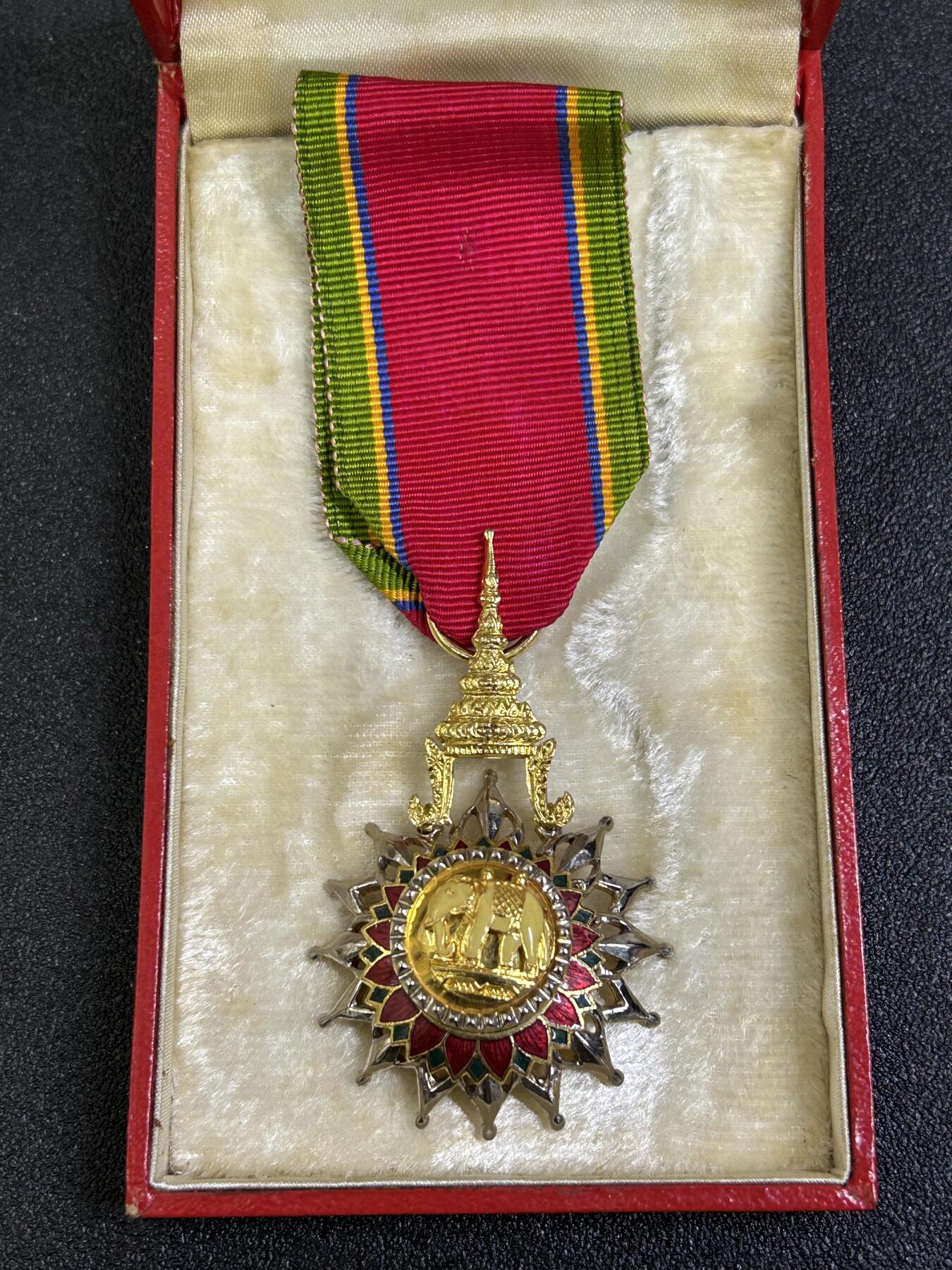 西秦中古拍卖第七十九期  泰国骑士级白象勋章 带原盒