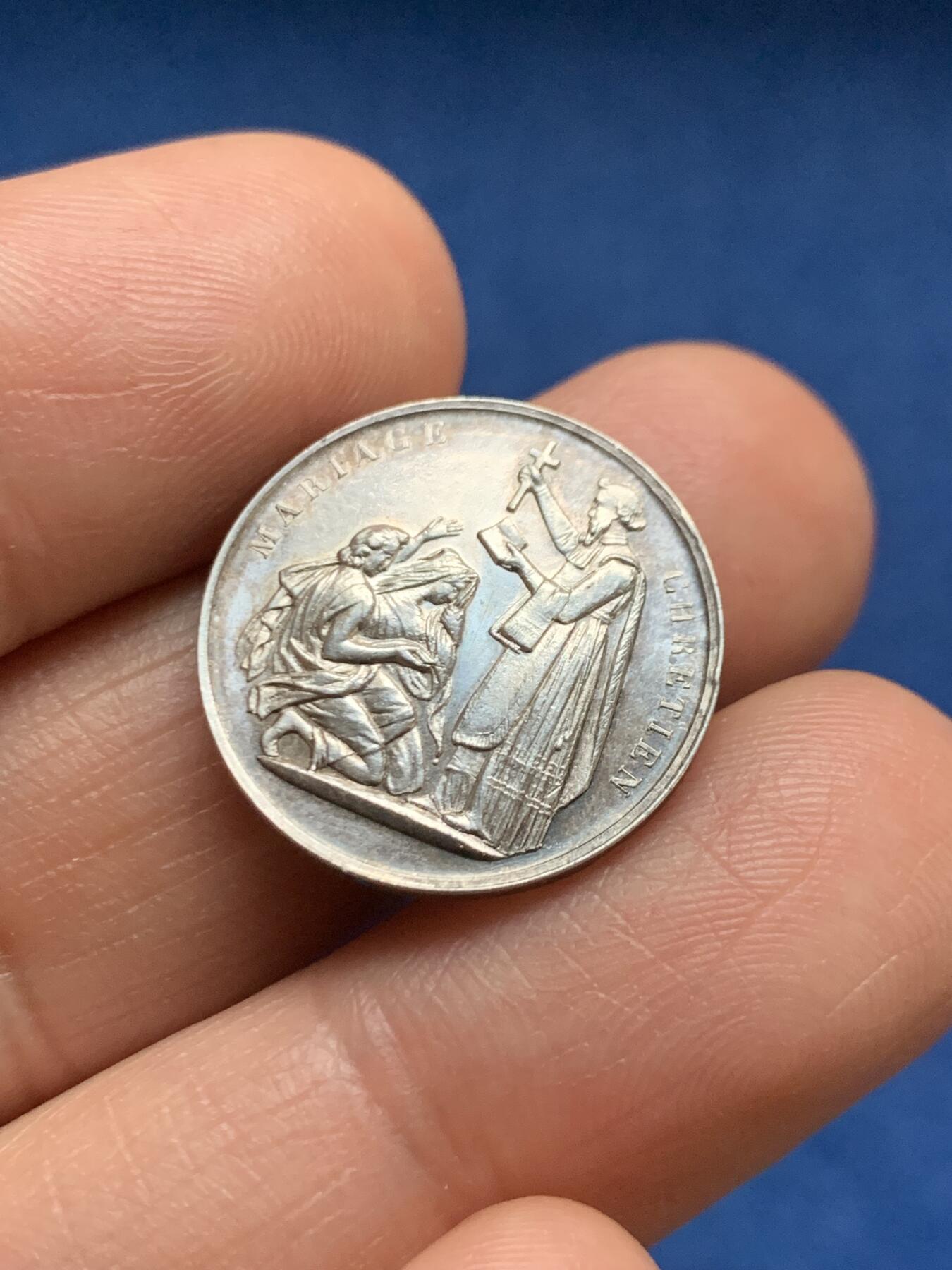 《竞宝斋》第467场 周日，周一 2场连拍 （全场包邮）欢迎送拍 法国婚礼银章 3.15克 20.1mm 丰饶角银标 