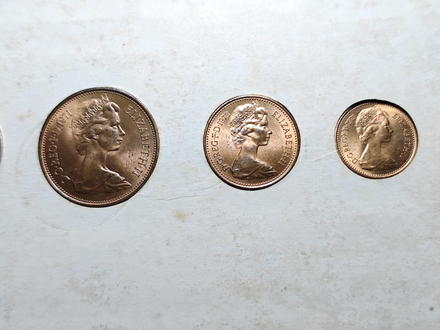 KK钱币收藏小铺   套币 批量/好品散币专场 2月预留时间 周末发货  英国套币 带50分纪念章