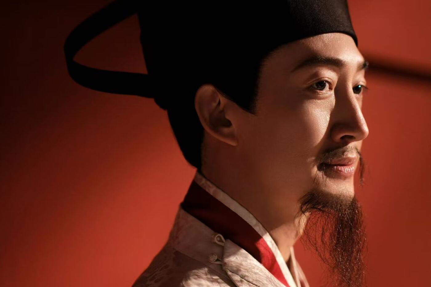 零元拍： 王阳亲笔签名2026总台马年春晚六月荷花花神春帖，祝君“幸福快乐”！