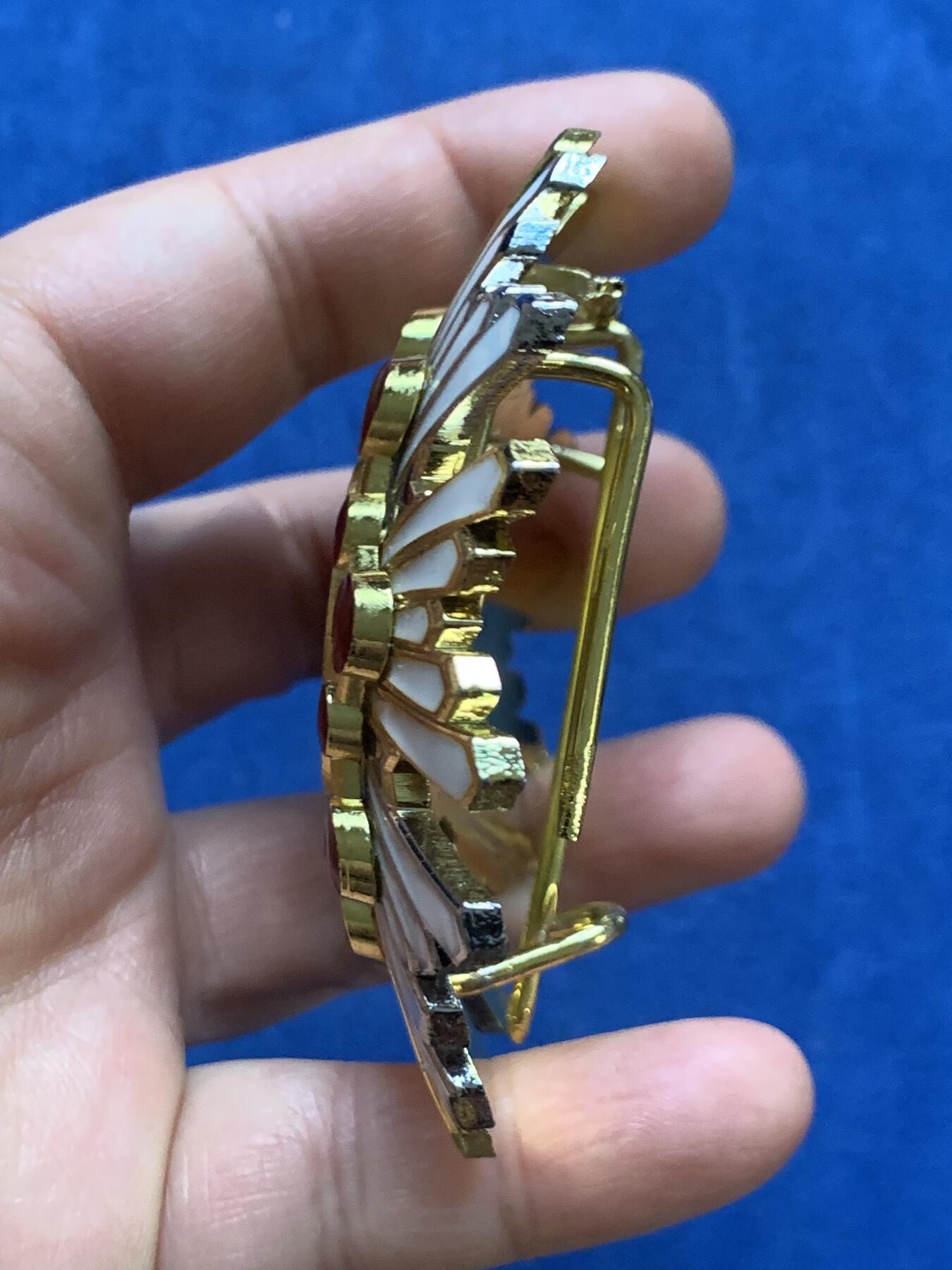 《竞宝斋》第467场 周日，周一 2场连拍 （全场包邮）欢迎送拍 复刻日本瑞宝二等章 合金材质 108.7克 细节见图