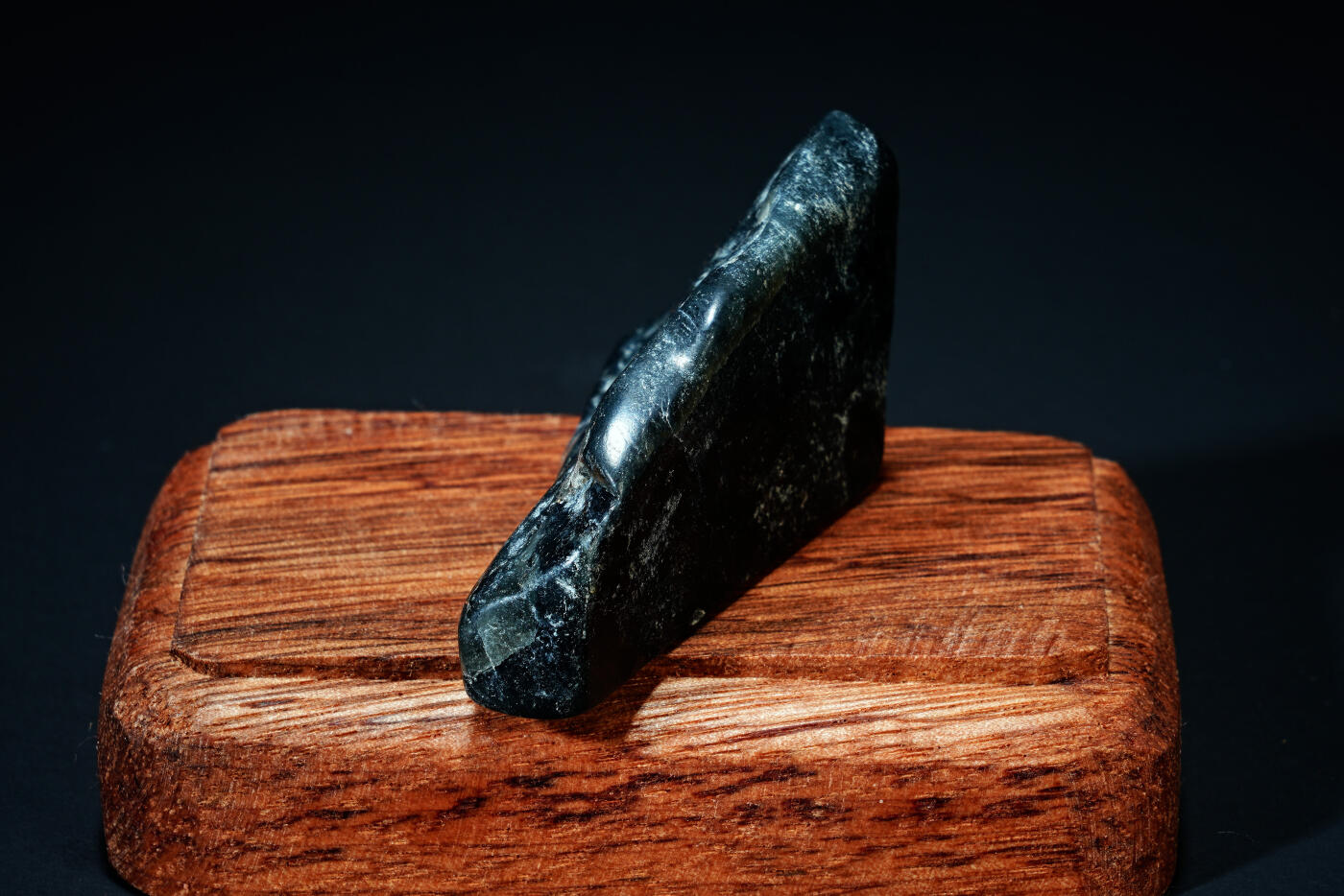 上海都达杂项专场四十四【全场包邮】  和田玉原石随型摆件连座91-90