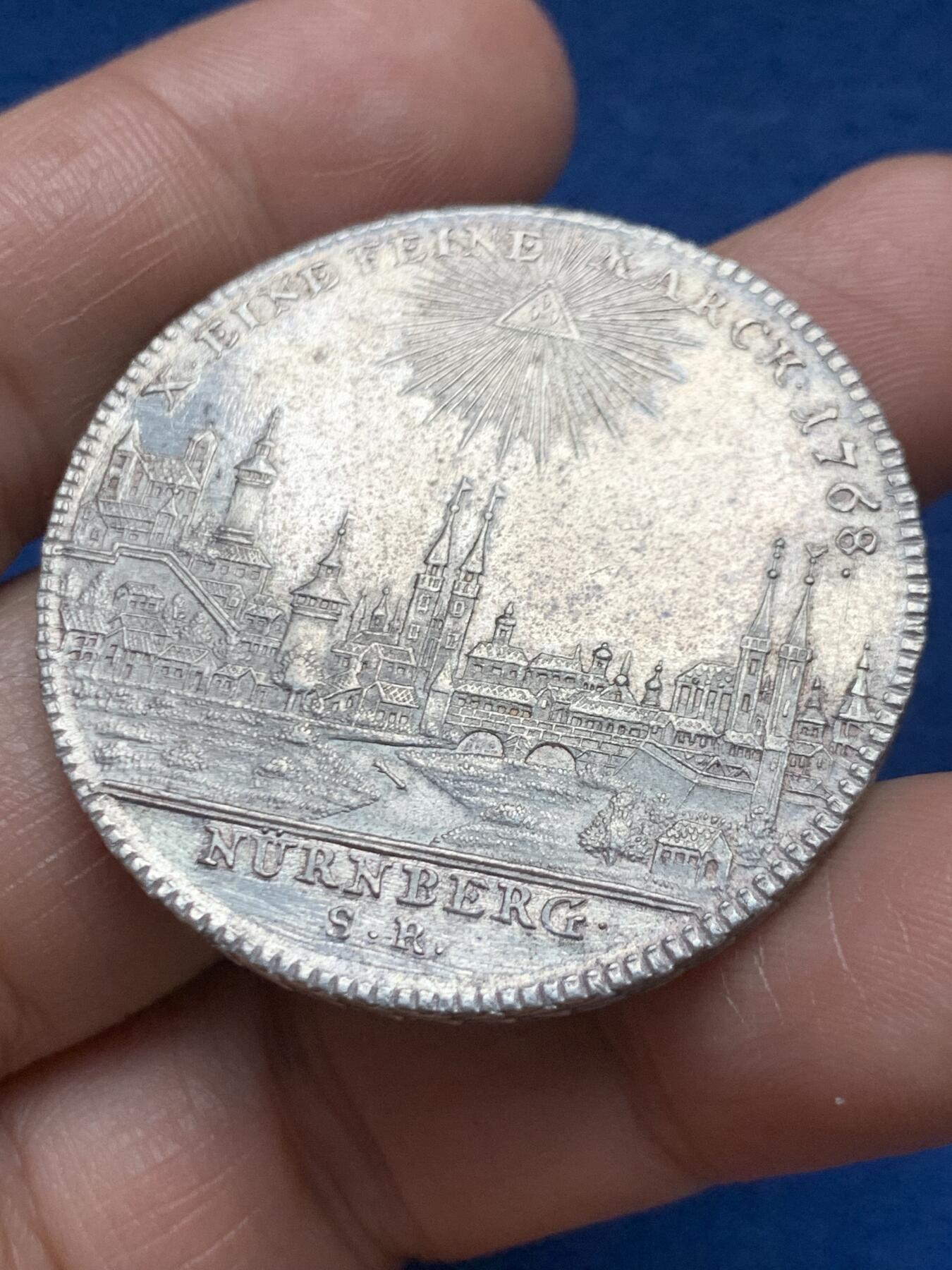 《竞宝斋》第467场 周日，周一 2场连拍 （全场包邮）欢迎送拍 德国1768年纽伦堡市景观泰勒，细节保存得不错，可惜底板有刮痕