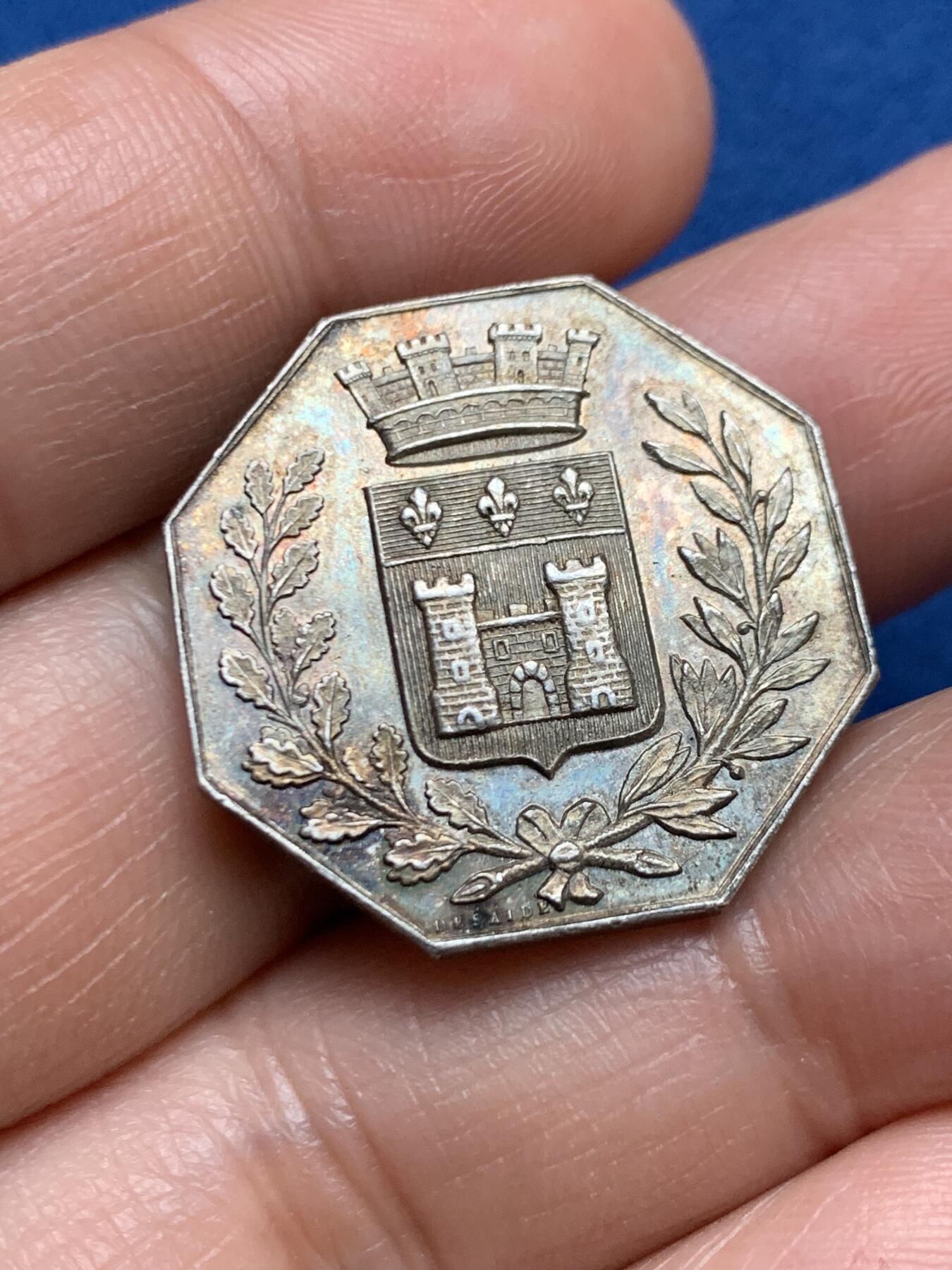 《竞宝斋》第467场 周日，周一 2场连拍 （全场包邮）欢迎送拍 法国塞纳省储蓄银行纪念八角银质代币，8.78克，25.6mm，丰饶角边铭