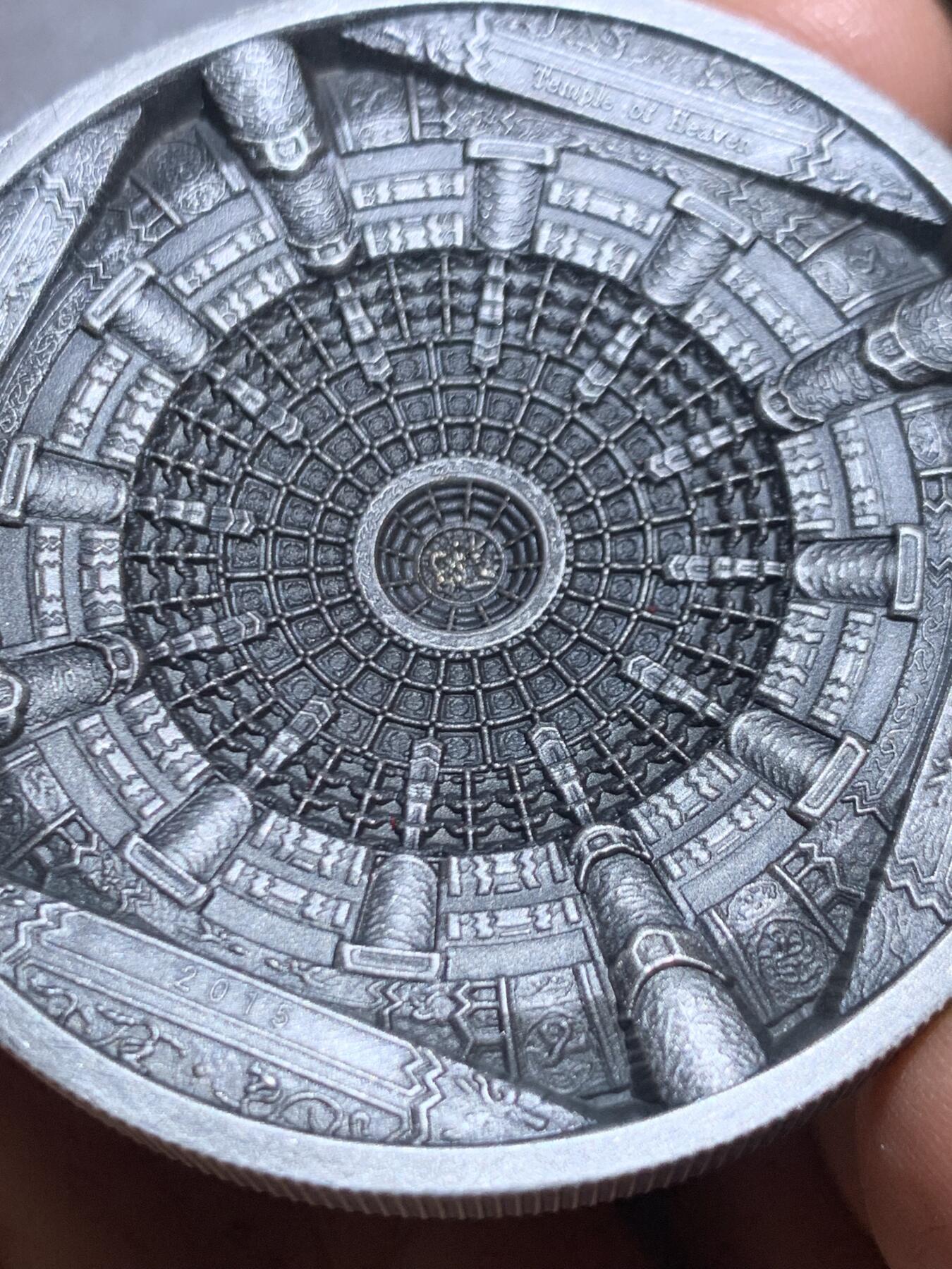 《竞宝斋》第467场 周日，周一 2场连拍 （全场包邮）欢迎送拍 库克2015年20元仿古高浮雕银币 中国天坛藻井 100克999银 木盒 发行量：999