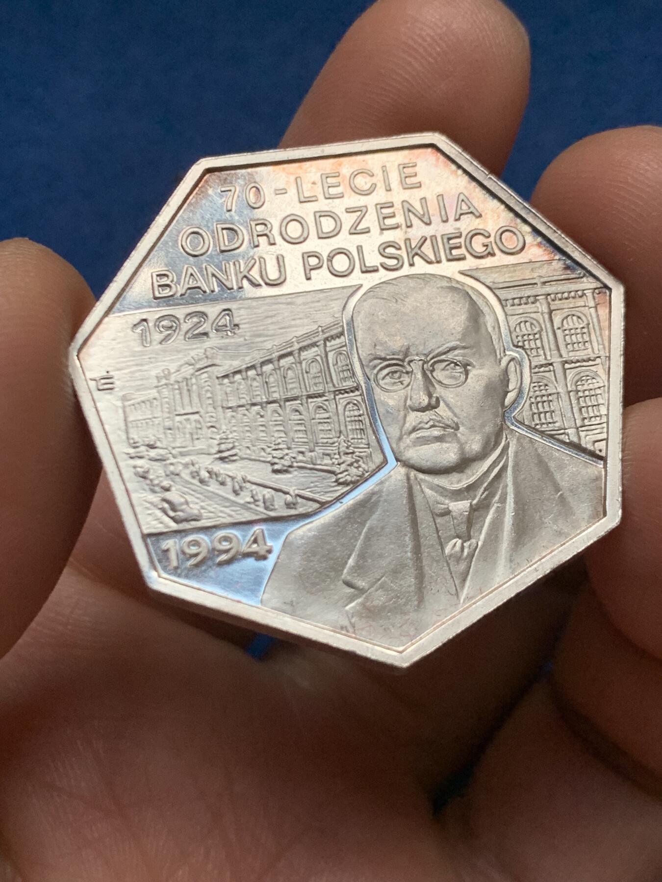 《竞宝斋》第467场 周日，周一 2场连拍 （全场包邮）欢迎送拍 1994年波兰国家银行成立70周年30万兹罗提银币，30.93克，含银999，铸造量20880枚