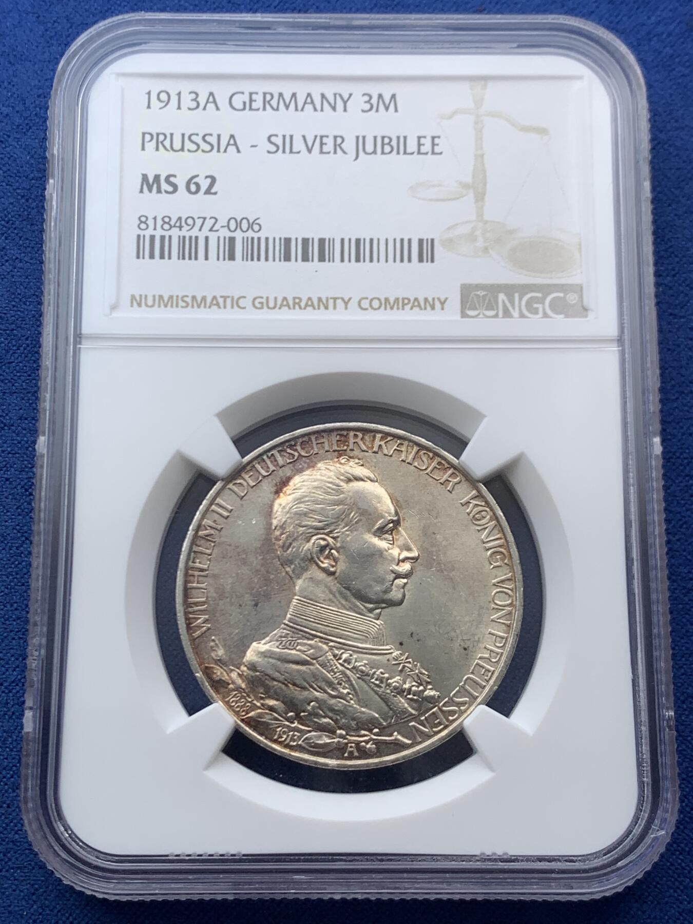 《竞宝斋》第467场 周日，周一 2场连拍 （全场包邮）欢迎送拍 NGC MS62 德国 普鲁士 1913A 威廉二世 军装花枝 3马克 银币