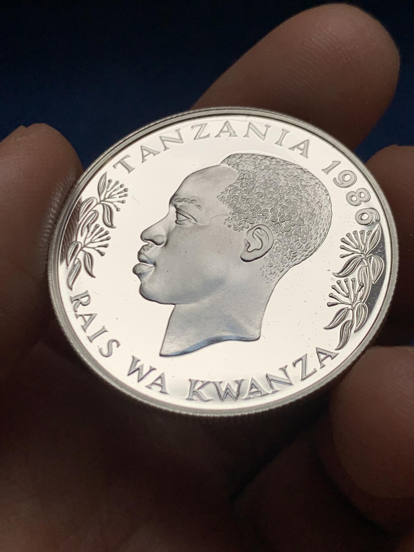 《竞宝斋》第467场 周日，周一 2场连拍 （全场包邮）欢迎送拍 坦桑尼亚1986年保护野生动物大象100先令银币 925银 19.5克