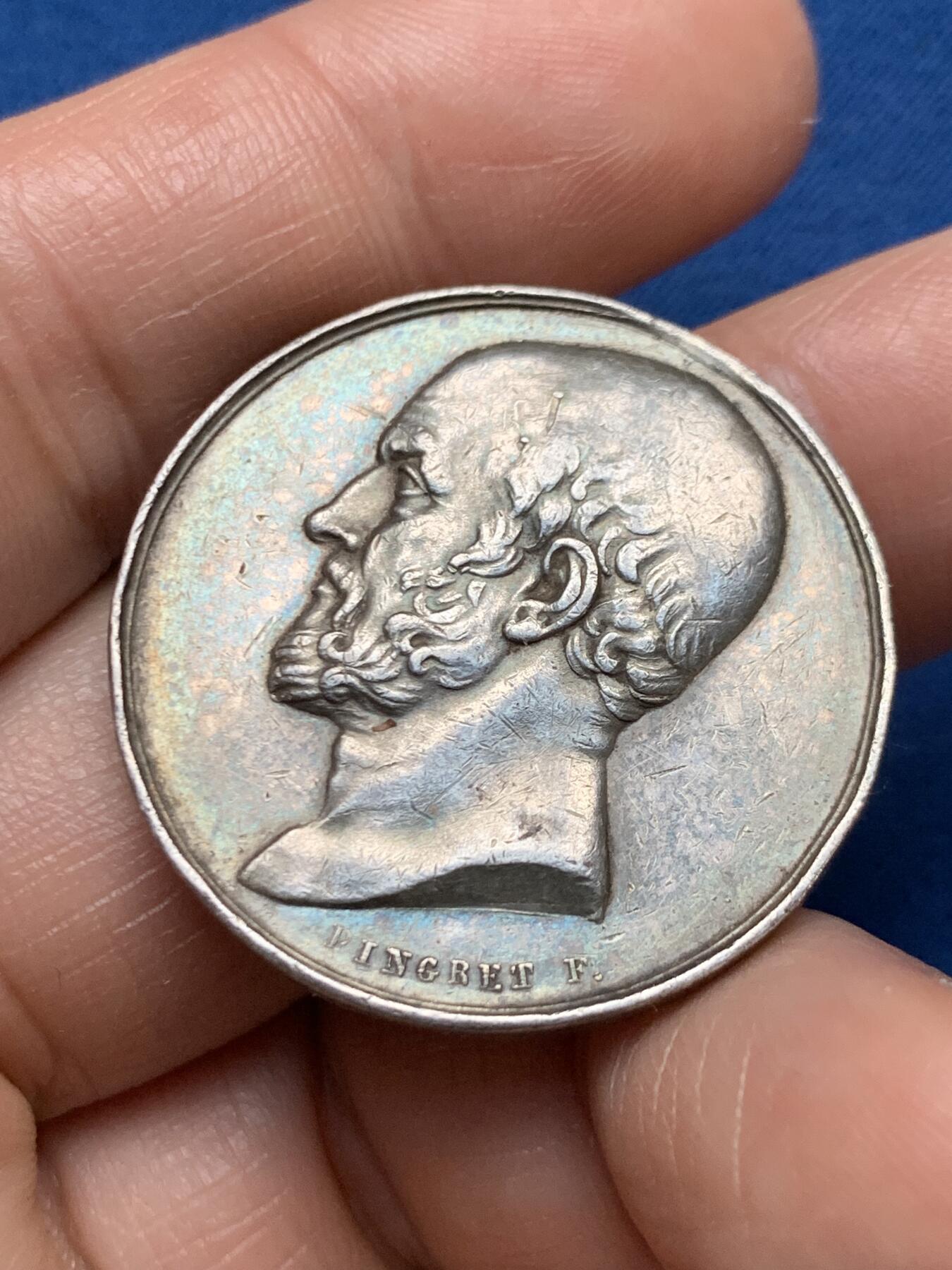 《竞宝斋》第467场 周日，周一 2场连拍 （全场包邮）欢迎送拍 法国医学协会银章，直径：31.8mm，重：12.55g，神灯边铭。