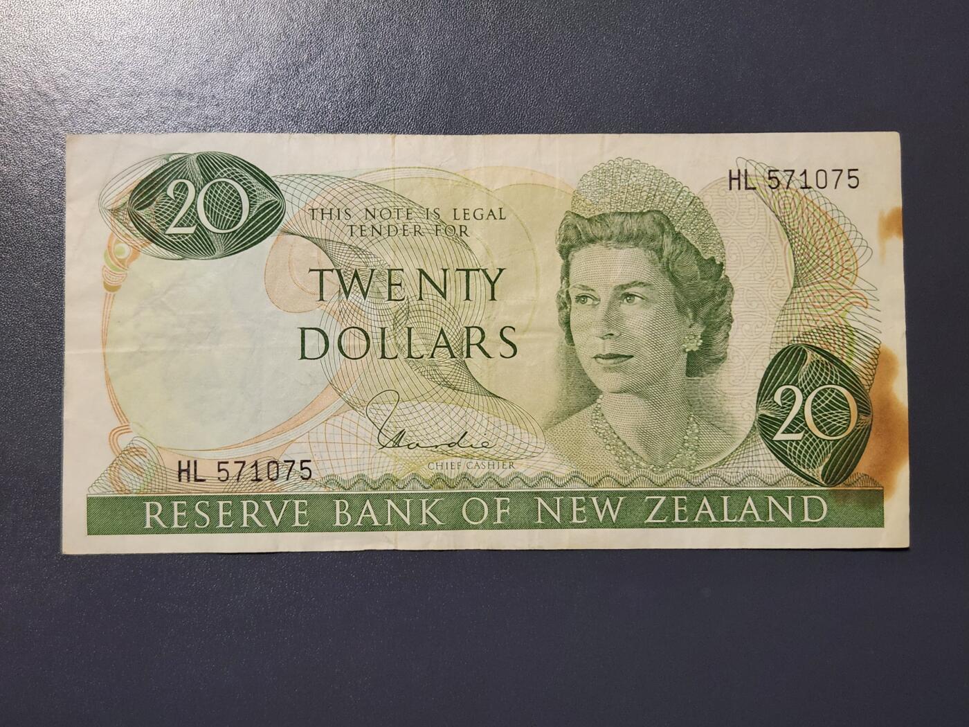 3月2号晚上8点 外国纸币自动截拍第33场 新西兰1977年20元纸币 珍珠冠