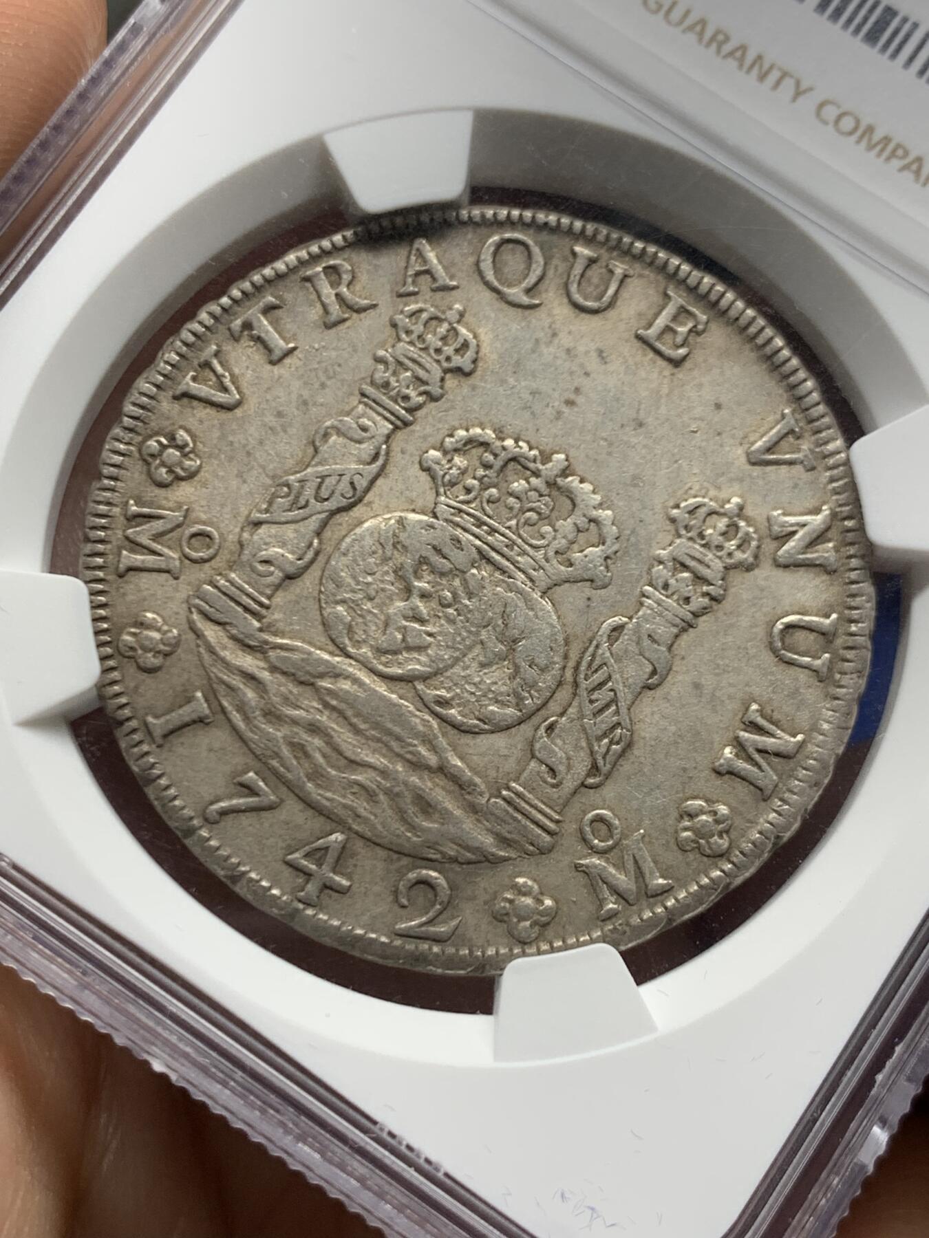 《竞宝斋》第467场 周日，周一 2场连拍 （全场包邮）欢迎送拍 NGC AU55 墨西哥1742年菲利普五世地球双柱8R银币（早期地球双柱，打制周正清晰，细节保存的很不错）