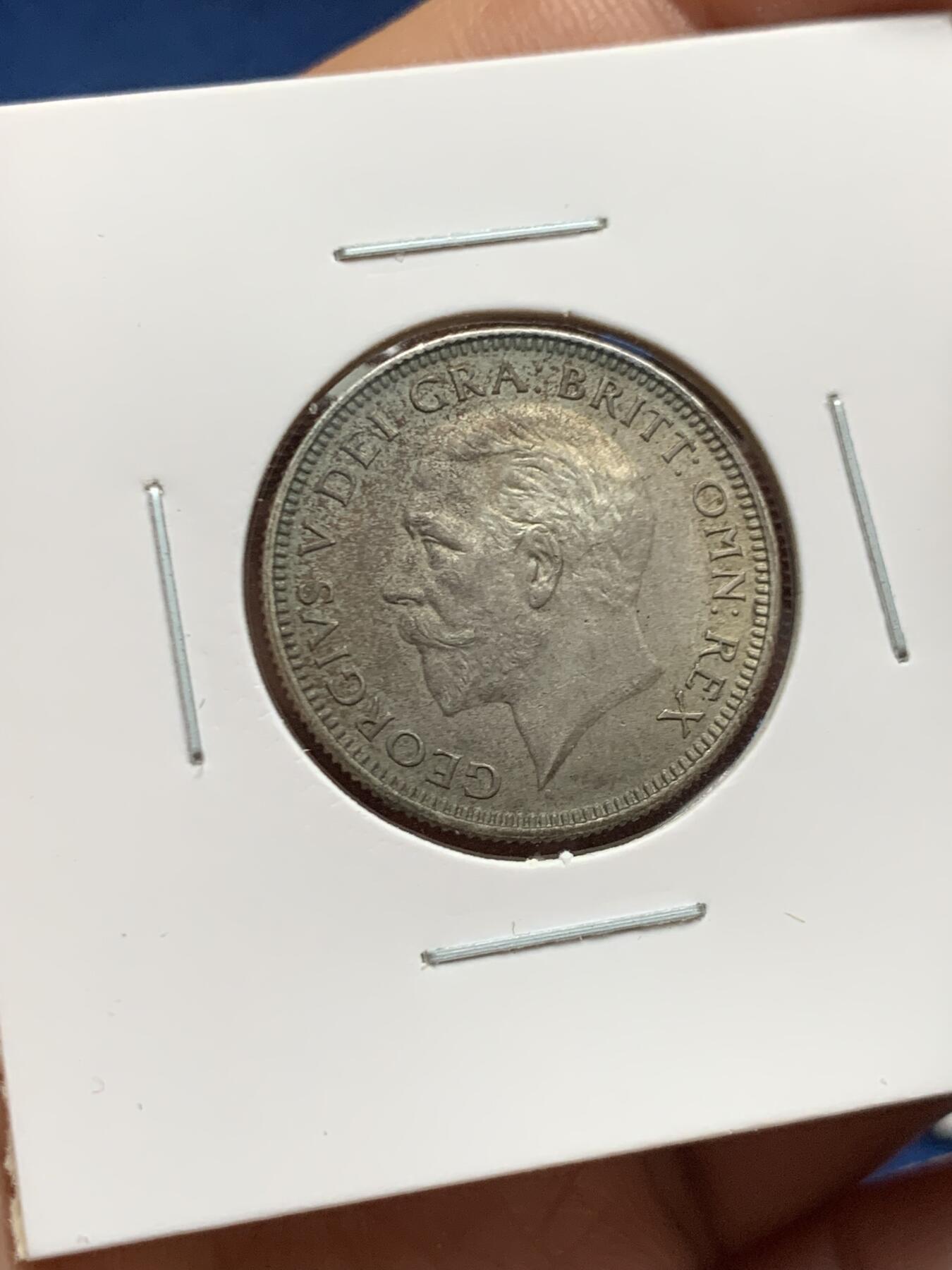 《竞宝斋》第467场 周日，周一 2场连拍 （全场包邮）欢迎送拍 三枚一组 两枚日本一钱桐叶铜币bu品相 一枚英国1927年乔治五世1先令 高点无磨损 未流通状态