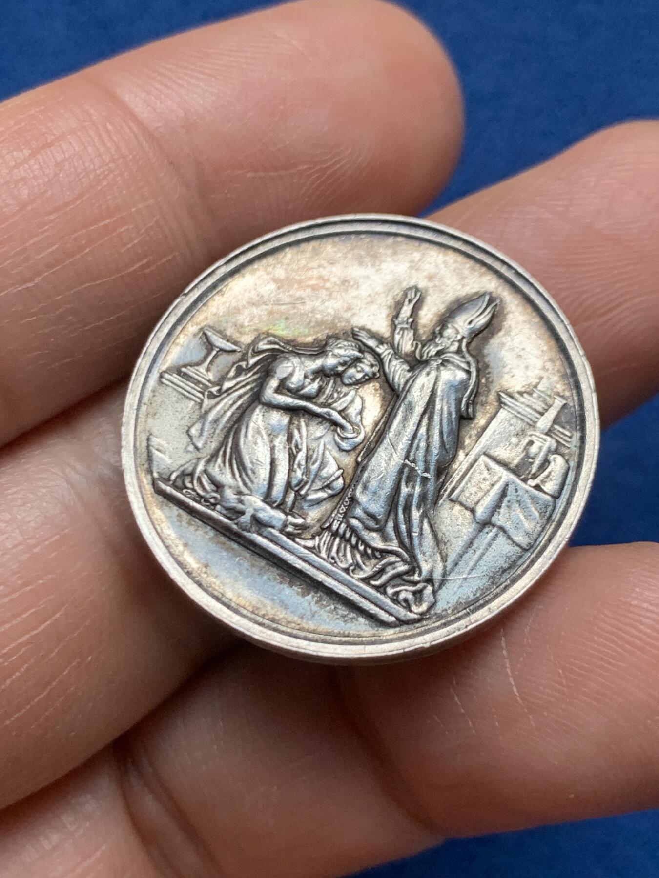 《竞宝斋》第467场 周日，周一 2场连拍 （全场包邮）欢迎送拍 法国婚礼银章 9.6克 27.2mm 蜜蜂银标 赐福