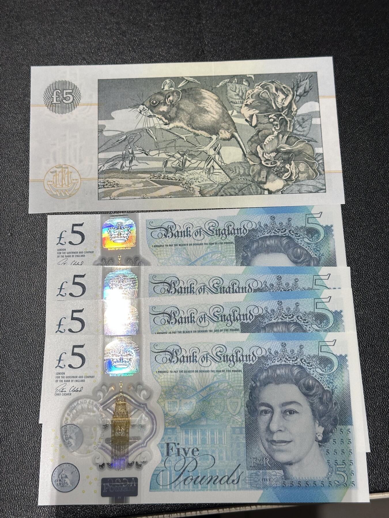 《外钞收藏家》第六百一十四期（精选场）（长期征集拍品、欢迎藏友们联系合作） 苏格兰克莱斯戴尔银行5镑+女王版塑料钞5镑尾55、66两对同号 一起5张 全新UNC
