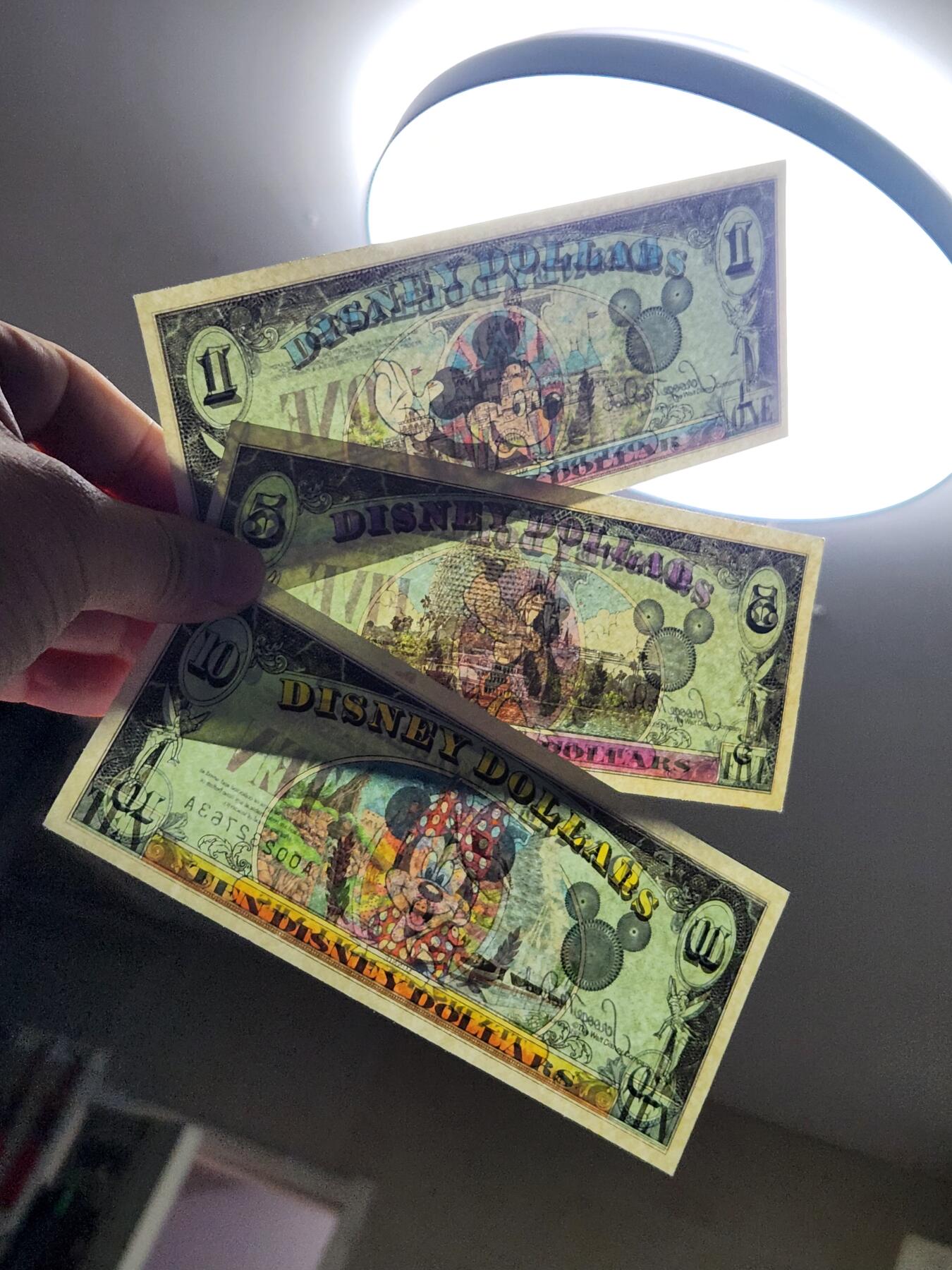 3月2号晚上8点 外国纸币自动截拍第33场 迪士尼1995年1/5/10极美品一套