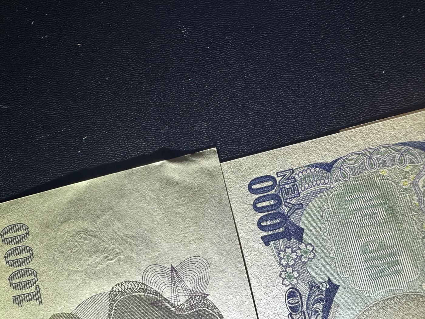 《外钞收藏家》第六百一十四期（精选场）（长期征集拍品、欢迎藏友们联系合作） 日本1000日元 野口版3张全新+伊藤博文1张UNC-