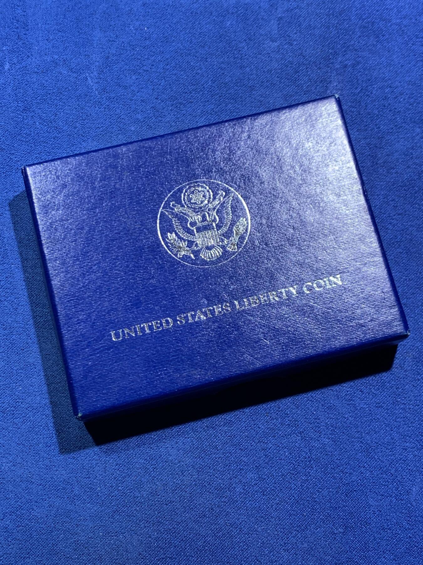 《竞宝斋》第467场 周日，周一 2场连拍 （全场包邮）欢迎送拍 美国1986年半美元精制纪念币 自由女神像百年 盒证全