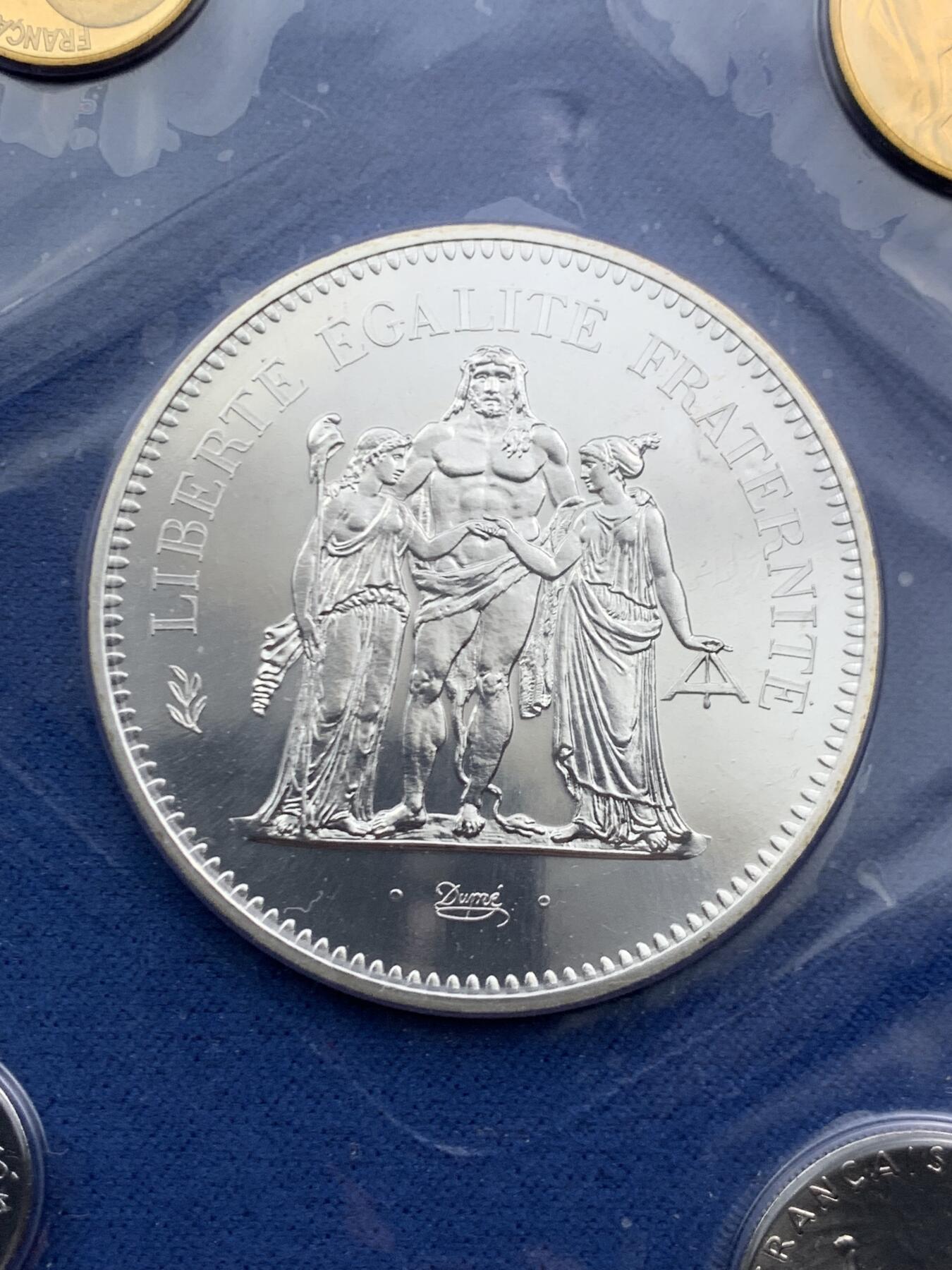 《竞宝斋》第467场 周日，周一 2场连拍 （全场包邮）欢迎送拍 法国造币厂生产 1978年大力神套币一盒 全套带证书