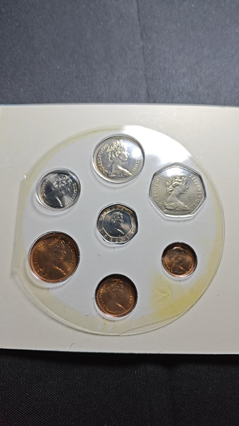 KK钱币收藏小铺   套币 批量/好品散币专场 2月预留时间 周末发货  1982英国大小面值清年一套