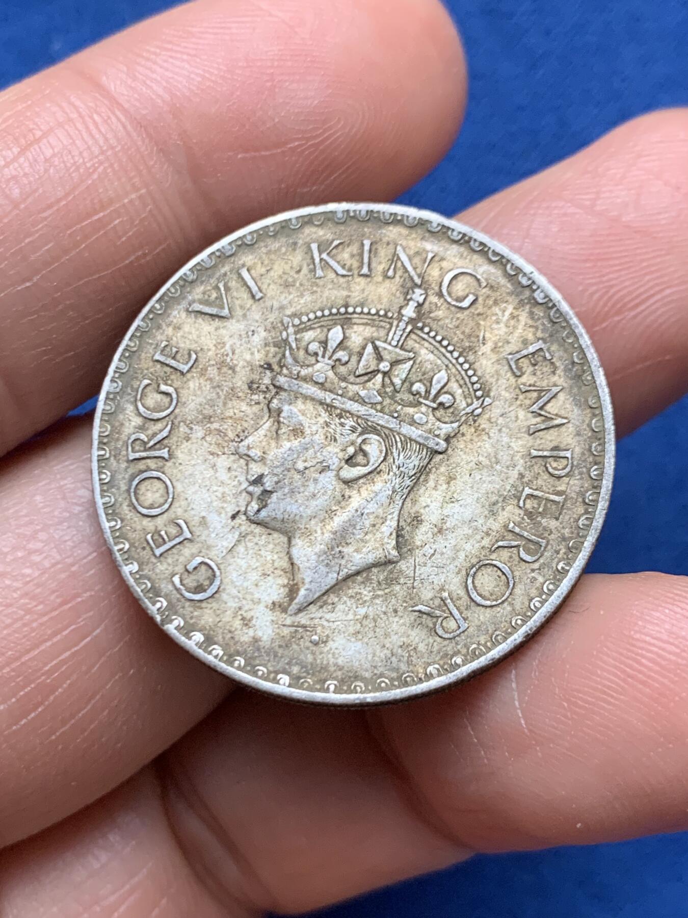 《竞宝斋》第467场 周日，周一 2场连拍 （全场包邮）欢迎送拍 英属印度1940年乔六1卢比银币，打制清晰，双面老味道