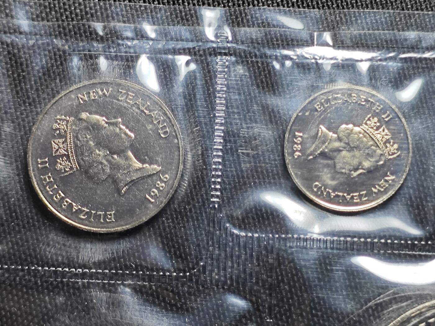 KK钱币收藏小铺   套币 批量/好品散币专场 2月预留时间 周末发货  1986新西兰大小面值清年 鸟主题一套 含1元克朗形纪念币