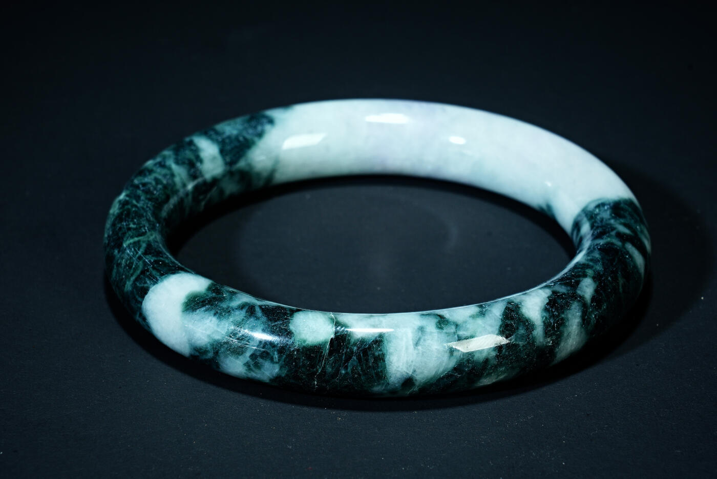 上海都达杂项专场四十四【全场包邮】  天然冰绿花翡翠（A货）圆条手镯 附鉴定证书91-73