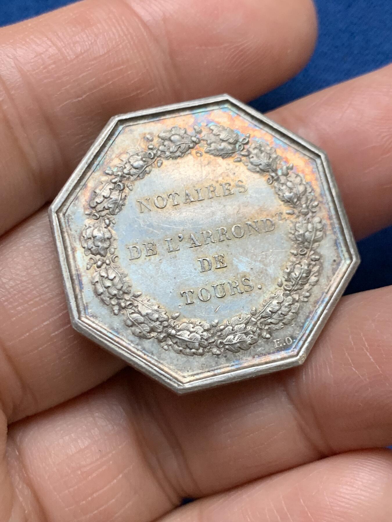 《竞宝斋》第467场 周日，周一 2场连拍 （全场包邮）欢迎送拍 法国卢瓦尔公证人八角银质代币 12.85克 30.5mm 手指银标 