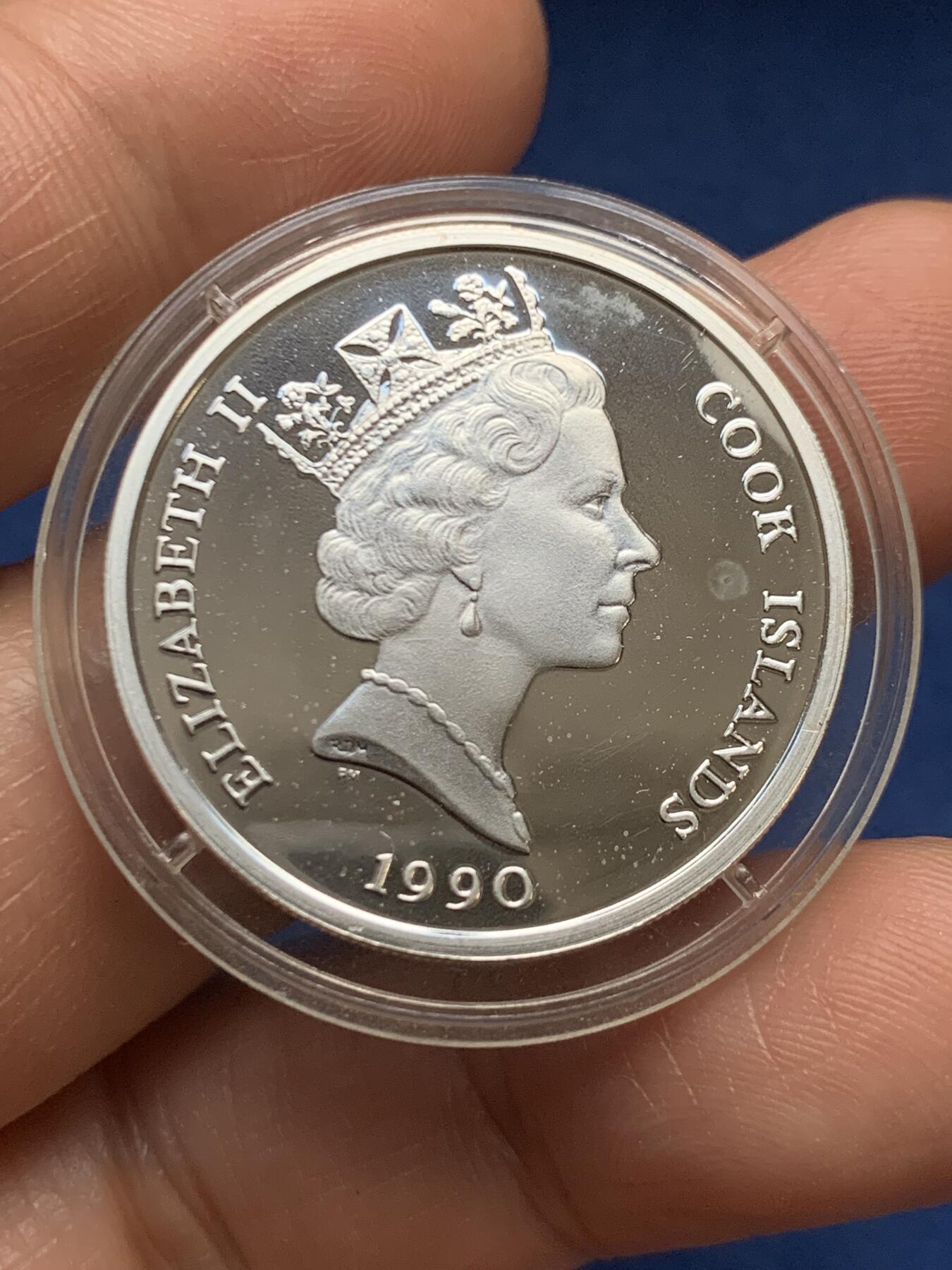 《竞宝斋》第467场 周日，周一 2场连拍 （全场包邮）欢迎送拍 库克群岛1990年发现美洲500周年银币 925银 10.25g