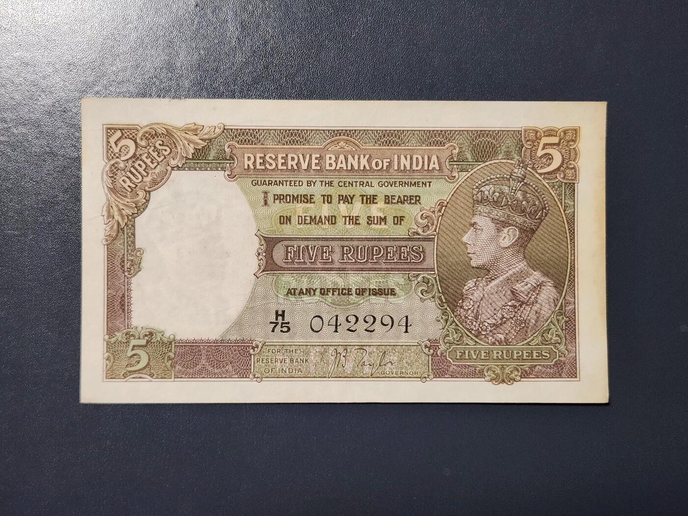 3月2号晚上8点 外国纸币自动截拍第33场 印度 1937年5卢比 【J.B.Taylor 签名】挺版原票黄斑针眼