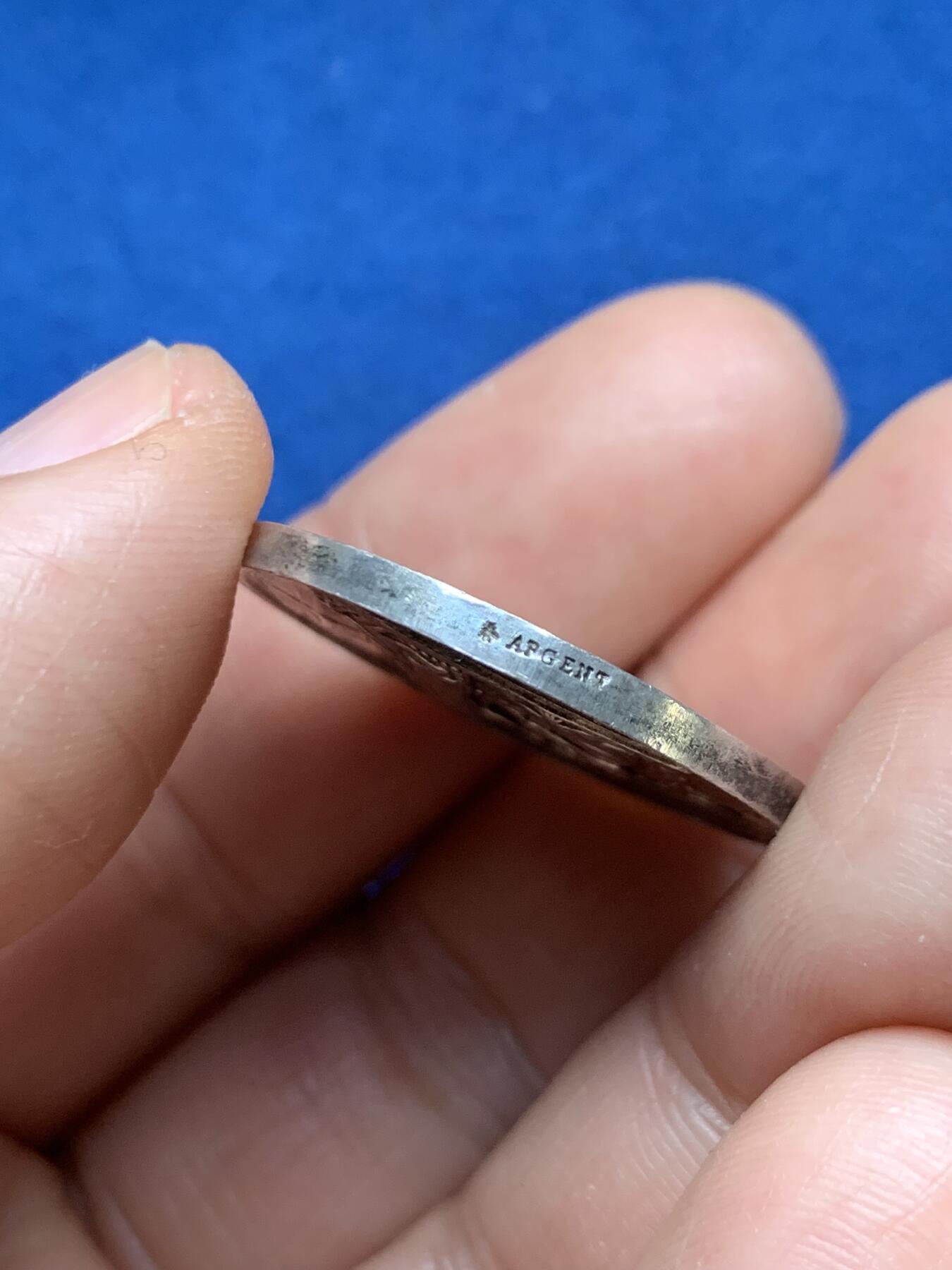 《竞宝斋》第467场 周日，周一 2场连拍 （全场包邮）欢迎送拍 法国婚礼银章 9.6克 27.2mm 蜜蜂银标 赐福