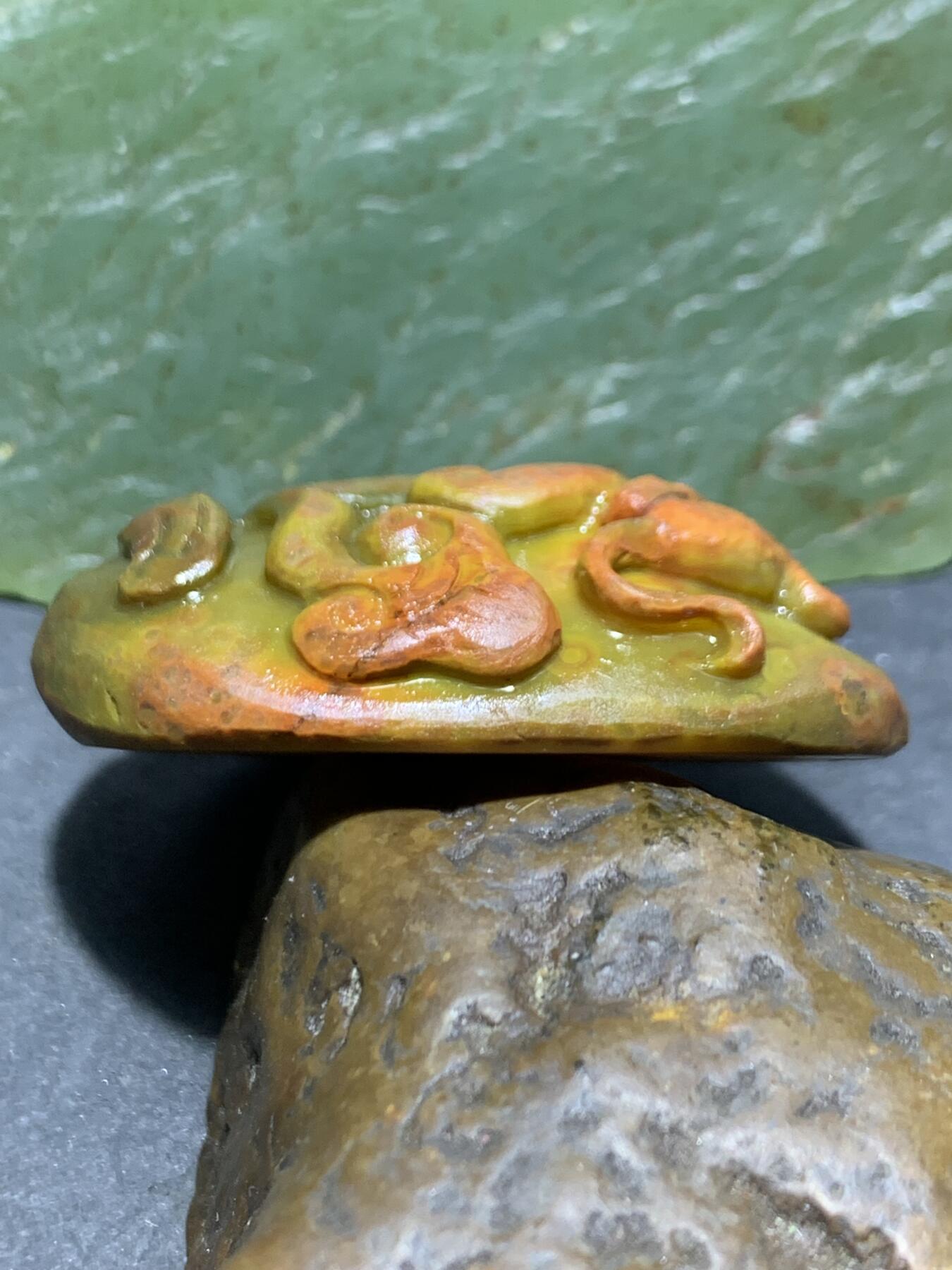 精美亚光冰飘战国红玛瑙手工俏色巧雕鼠来宝吊坠一个，