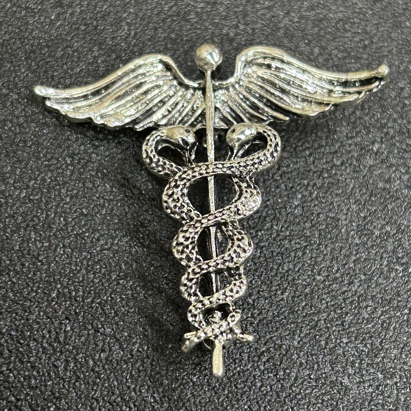 西秦中古拍卖第七十九期  欧美医疗兵徽章 银色