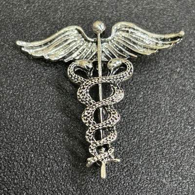 西秦中古拍卖第七十九期  - 欧美医疗兵徽章 银色