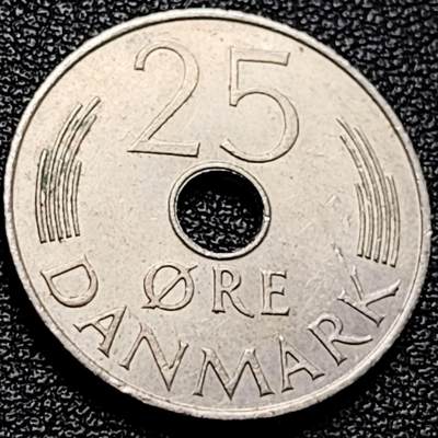 泉币菌-第204场-元宵节专场 本场拍品多 请提前出价 - 丹麦1977年25欧尔中孔镍币 玛格丽特二世花押 