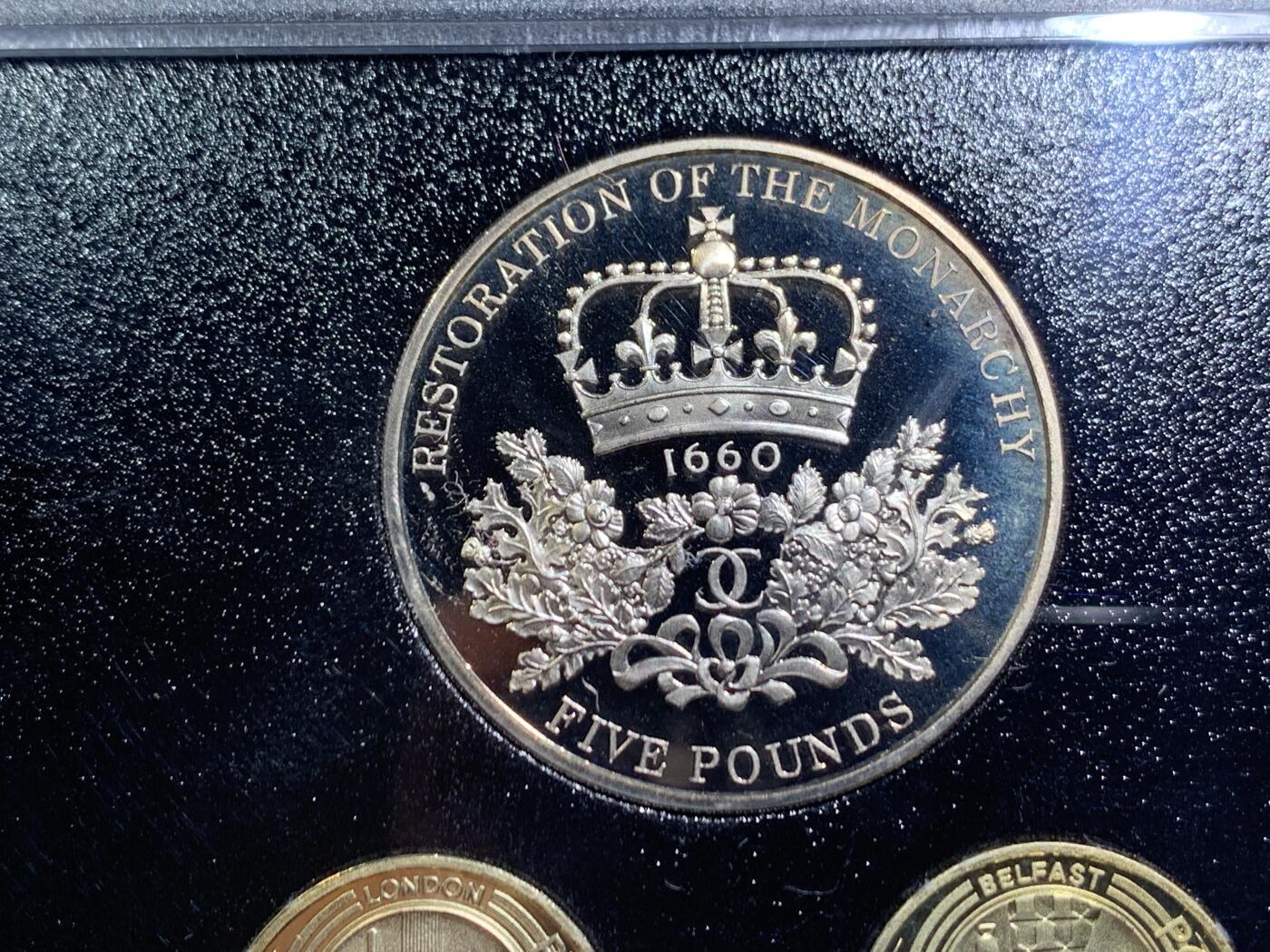 《竞宝斋》第467场 周日，周一 2场连拍 （全场包邮）欢迎送拍 英国2010官方精制套币 盒证全