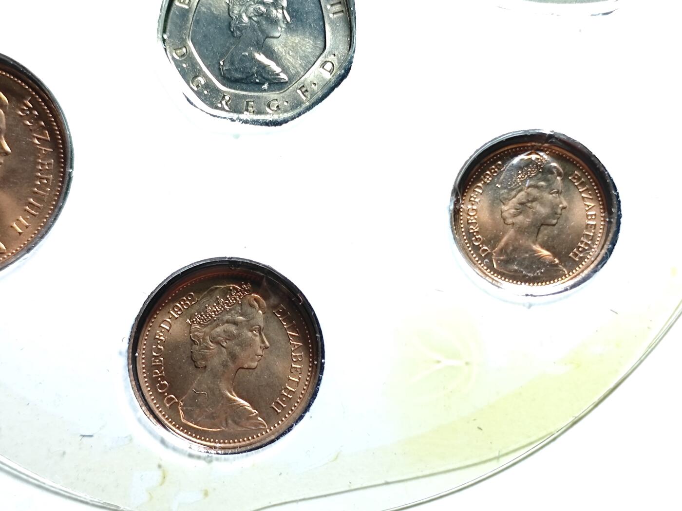 KK钱币收藏小铺   套币 批量/好品散币专场 2月预留时间 周末发货  1982英国大小面值清年一套