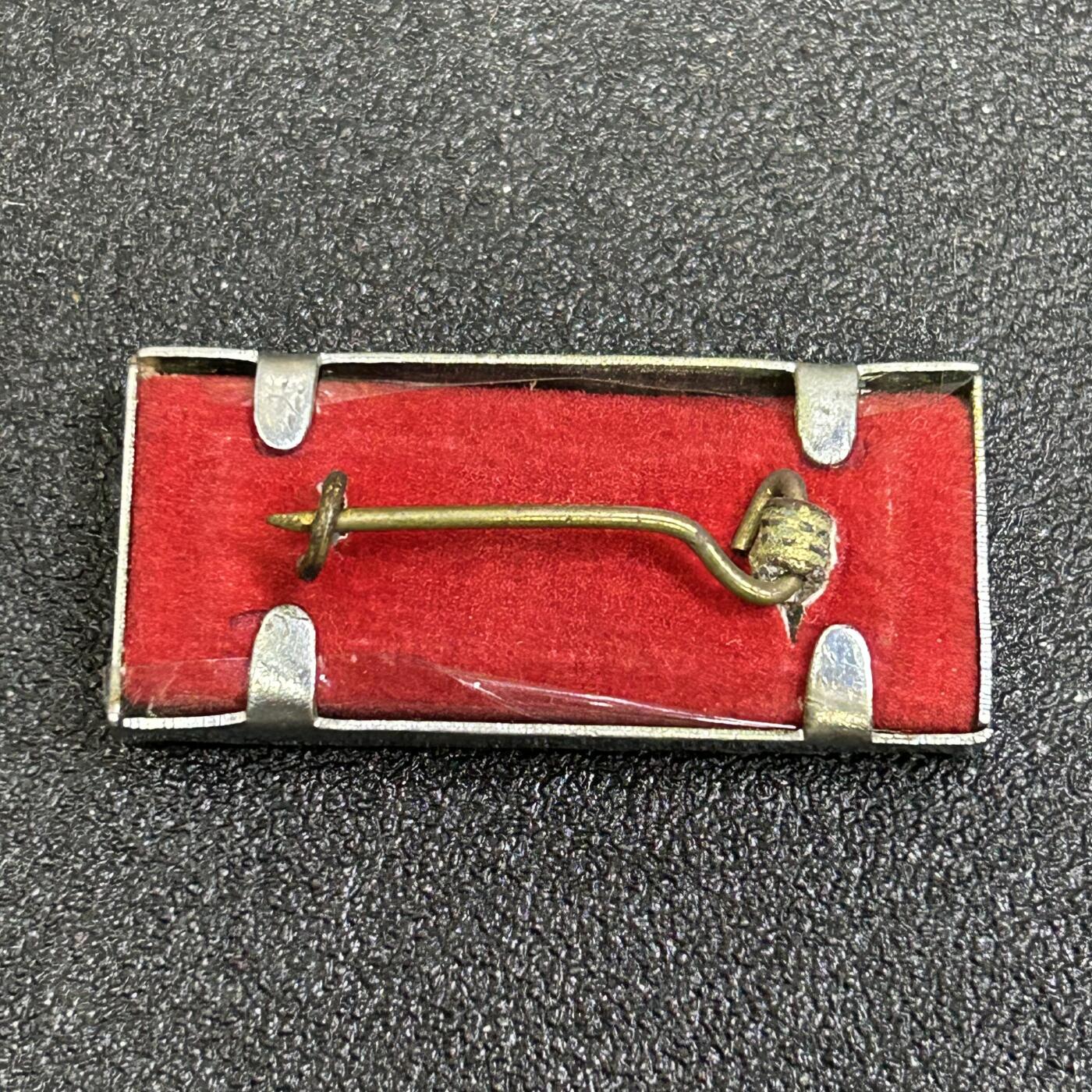 西秦中古拍卖第七十九期  美国英勇单位集体嘉奖章 早期版