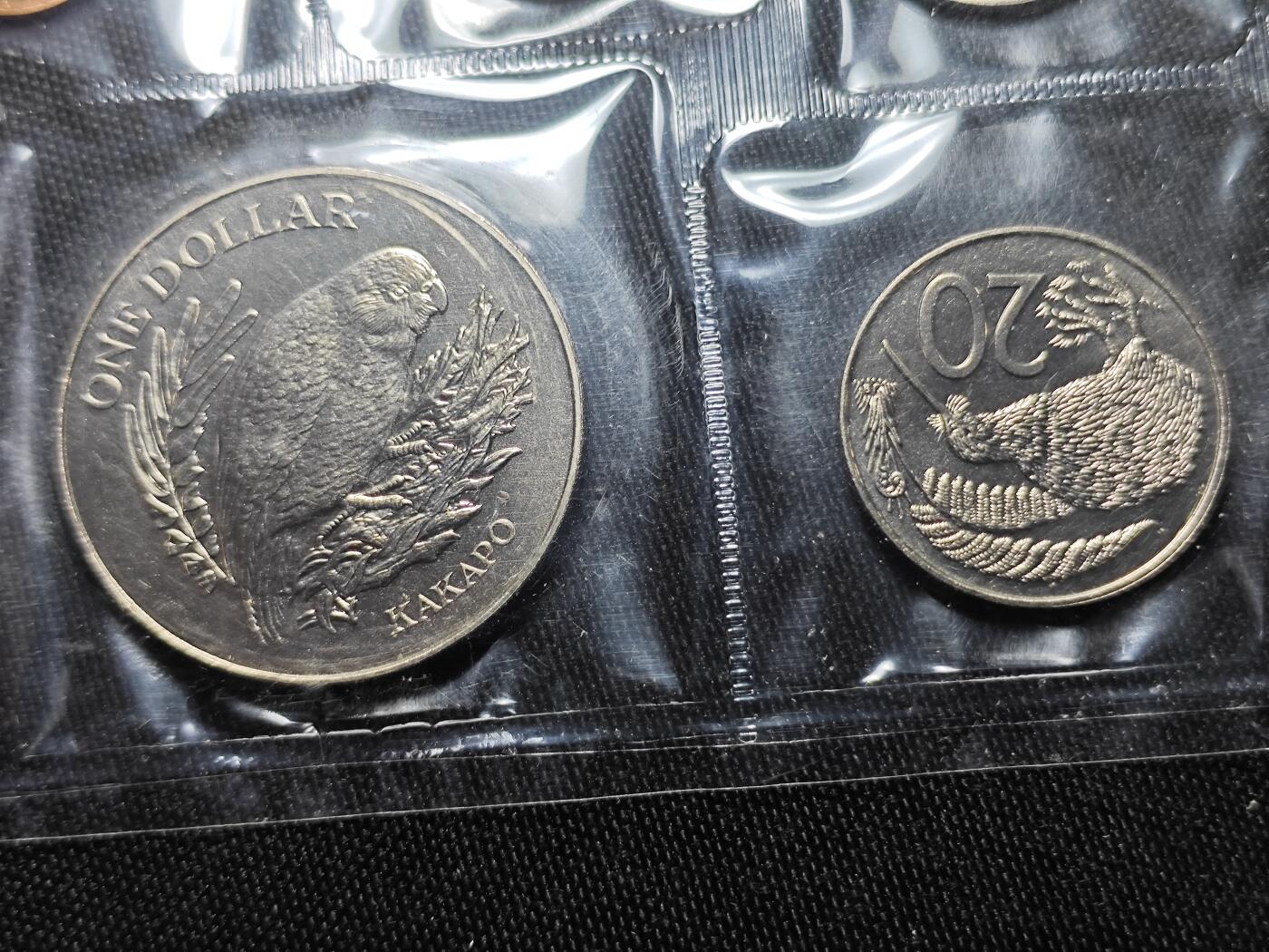 KK钱币收藏小铺   套币 批量/好品散币专场 2月预留时间 周末发货  1986新西兰大小面值清年 鸟主题一套 含1元克朗形纪念币