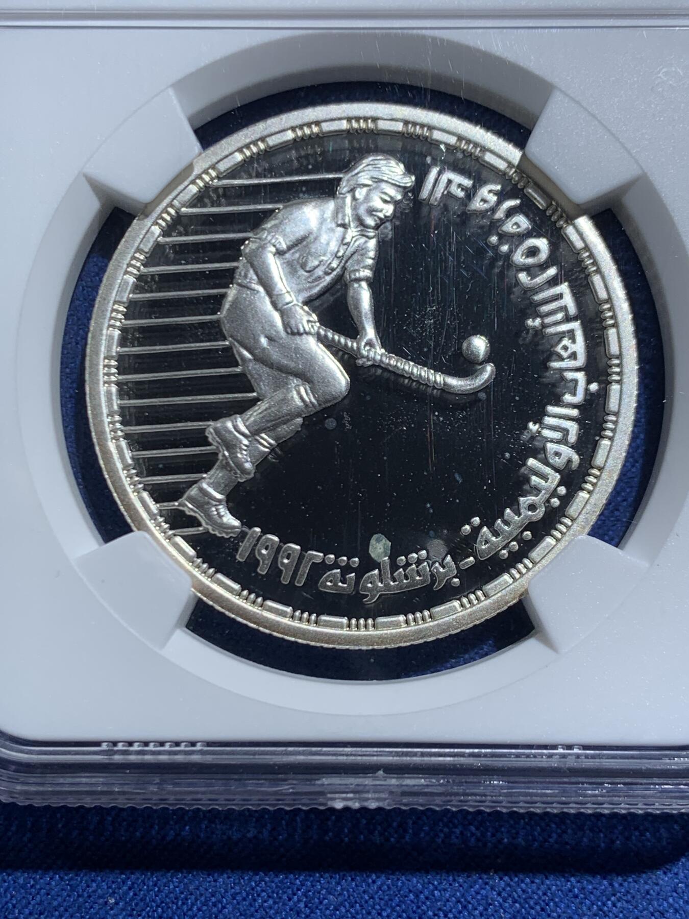 《竞宝斋》第467场 周日，周一 2场连拍 （全场包邮）欢迎送拍 NGC PF68UC 埃及1992年奥运会纪念曲棍球5镑精制银币